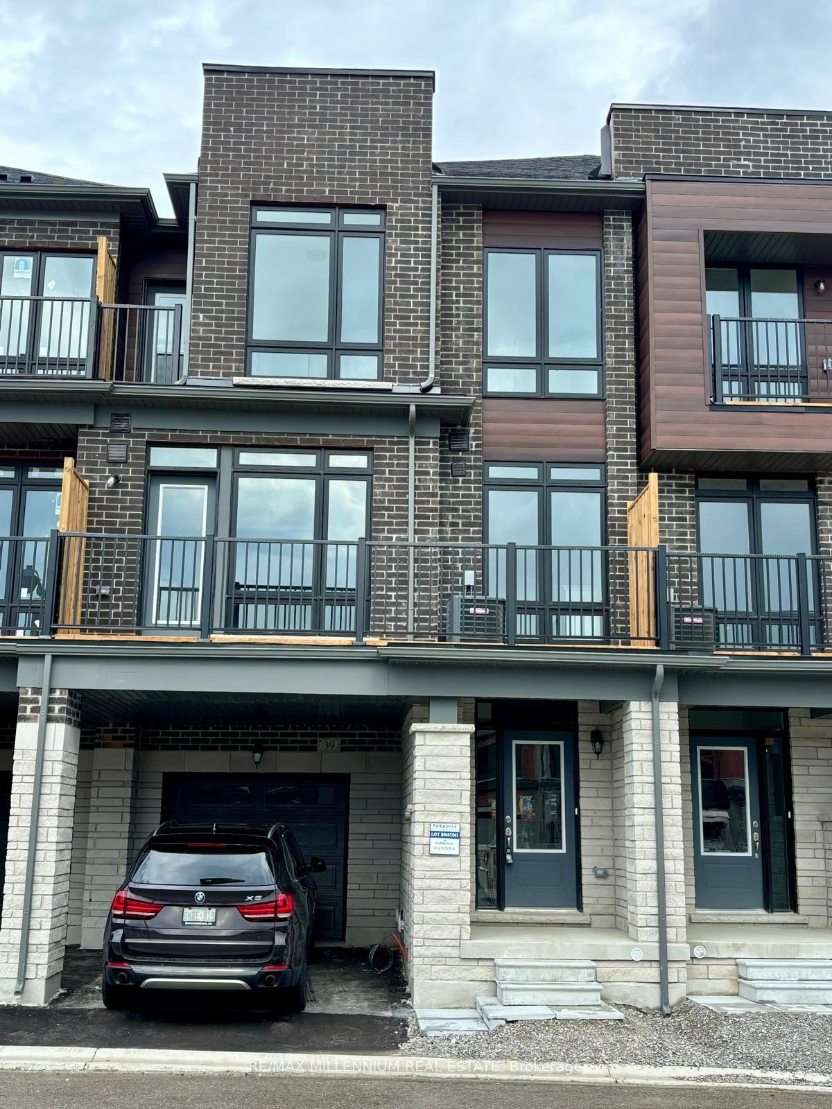 39 Griffith Street, Aurora — Townhouse for lease, photo 1