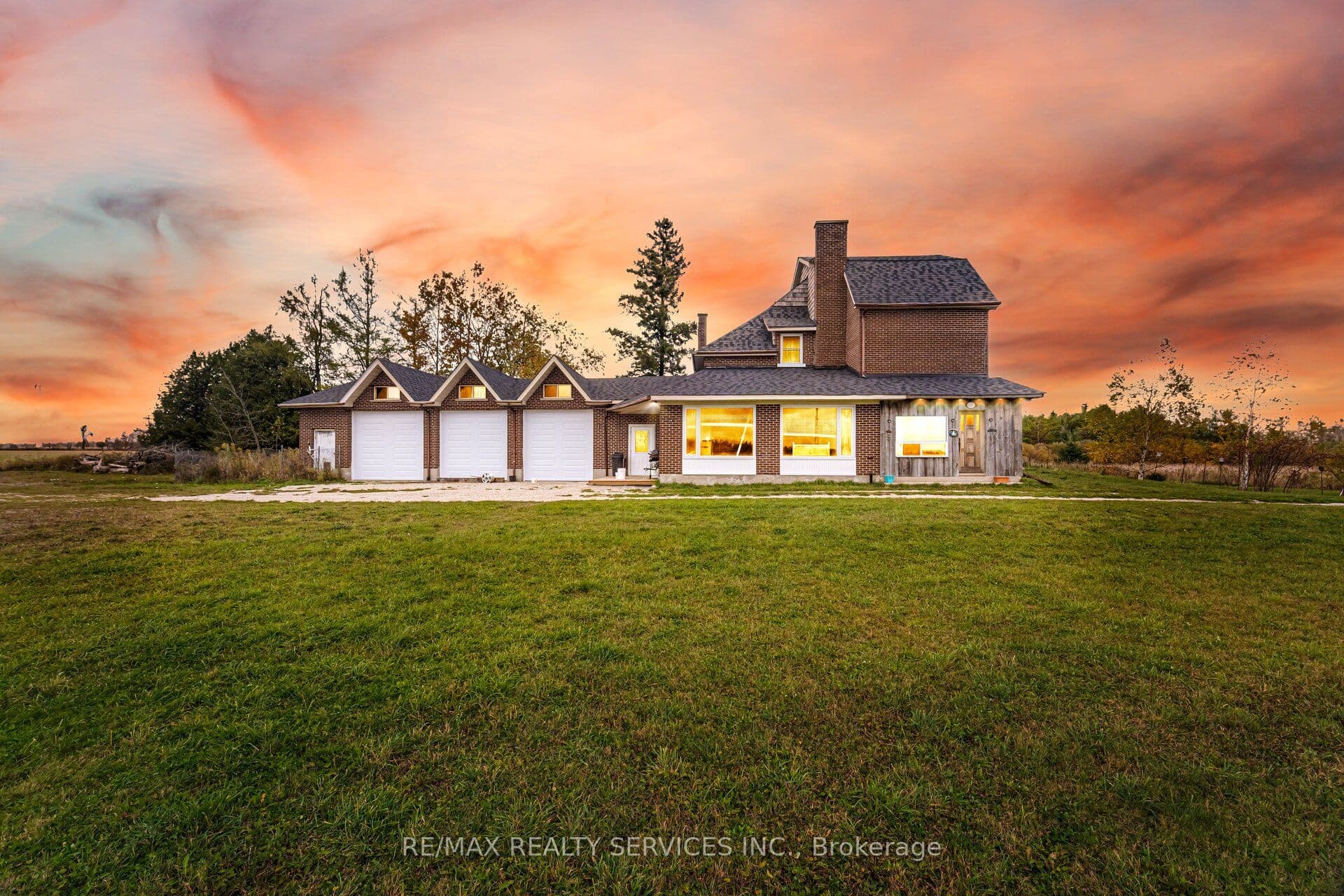 764059 240 Side Road — photo 1