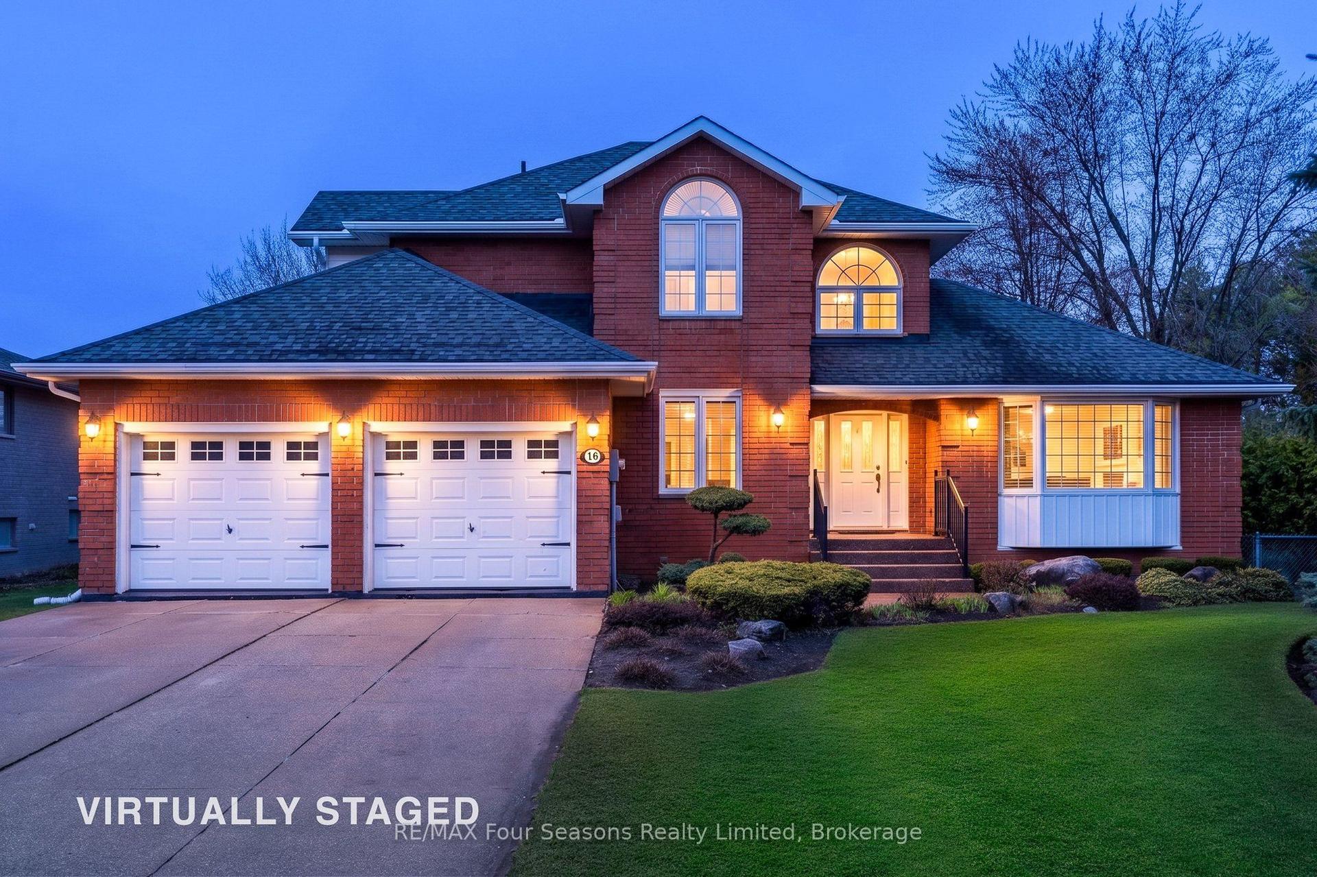 16 Carmichael Crescent, Collingwood — Detached for sale, photo 1