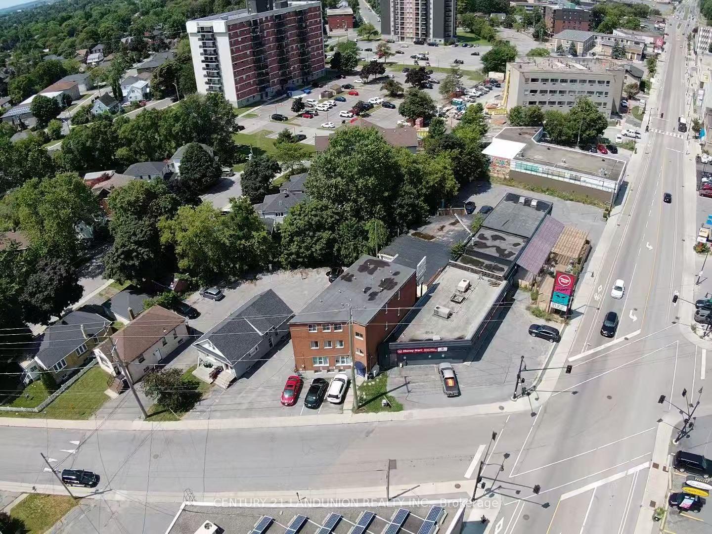 442 Macdonnell Street, Kingston — Multiplex for sale, photo 1