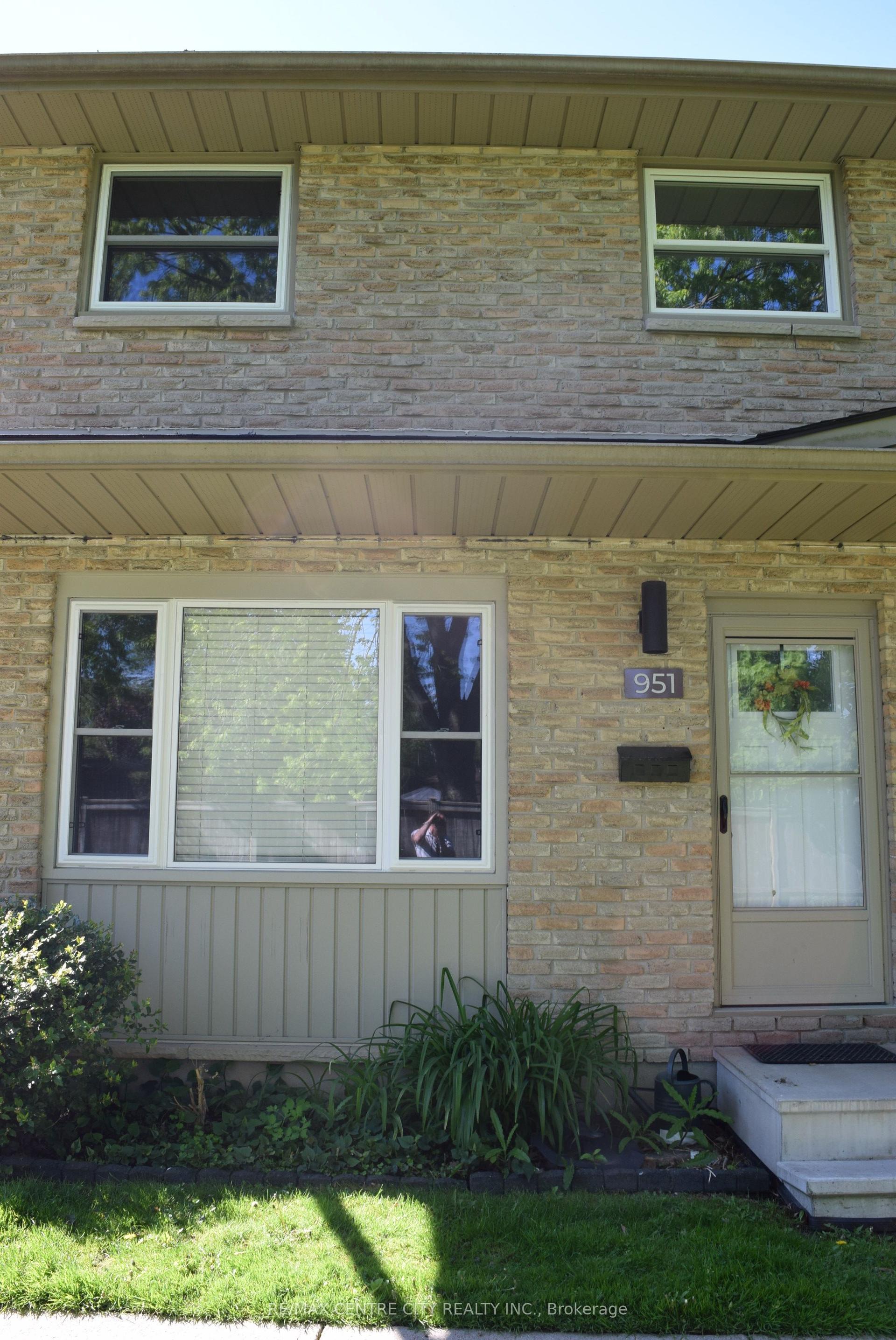 951 Notre Dame Drive — photo 1
