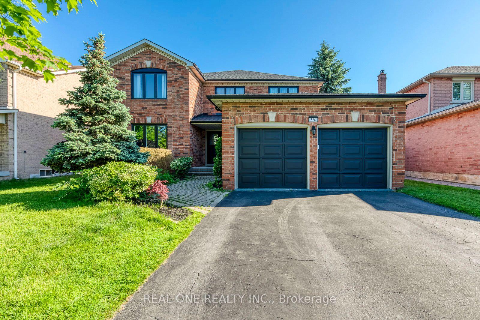 524 Blenheim Crescent — photo 1