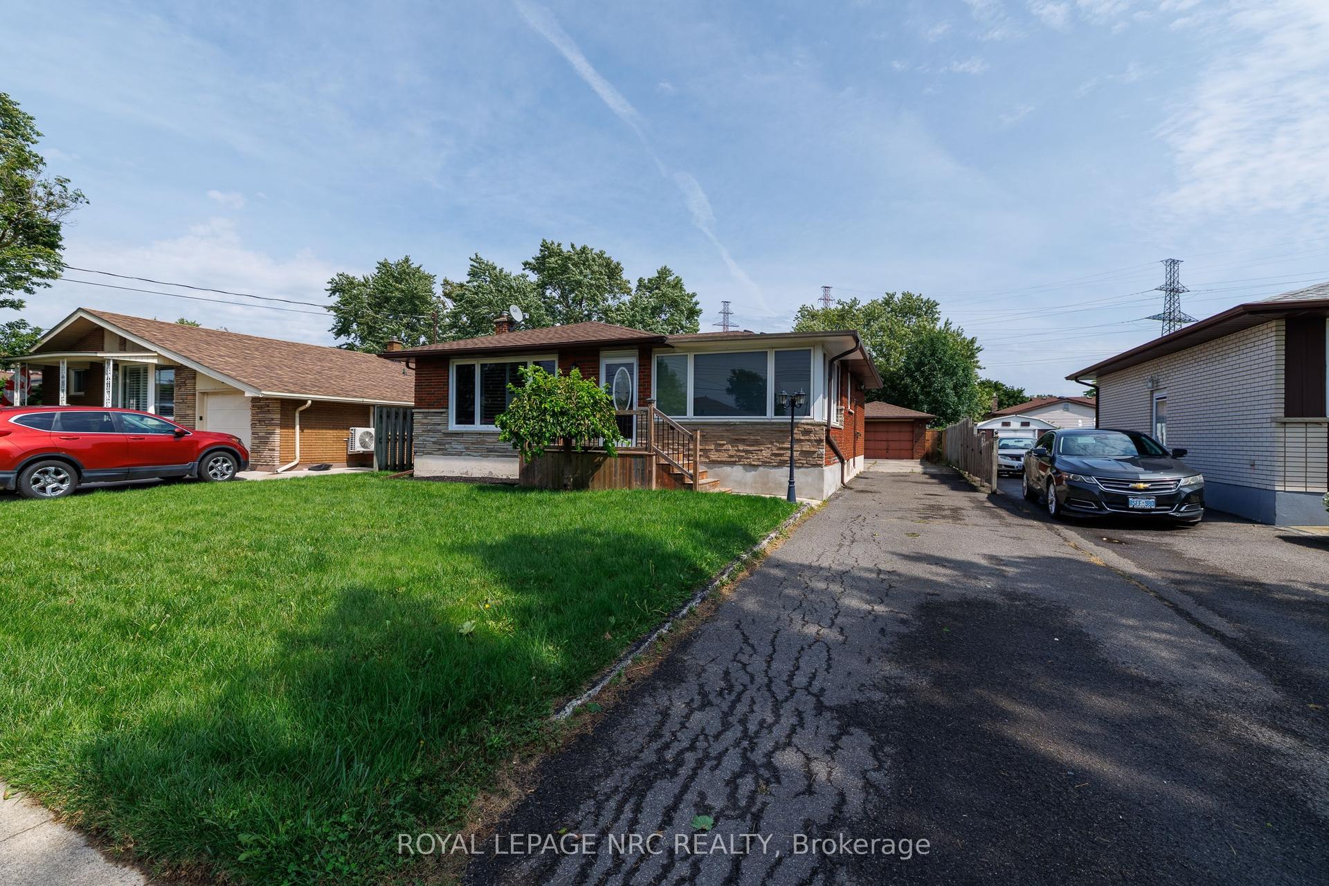 15 Memorial Park Drive, Welland — Detached for sale, photo 1