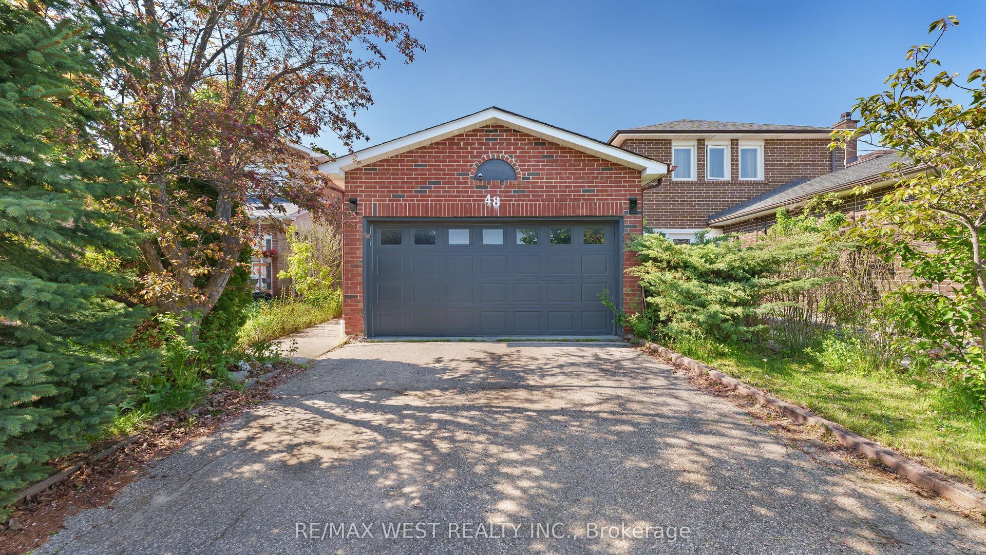 48 Gray Crescent — photo 1