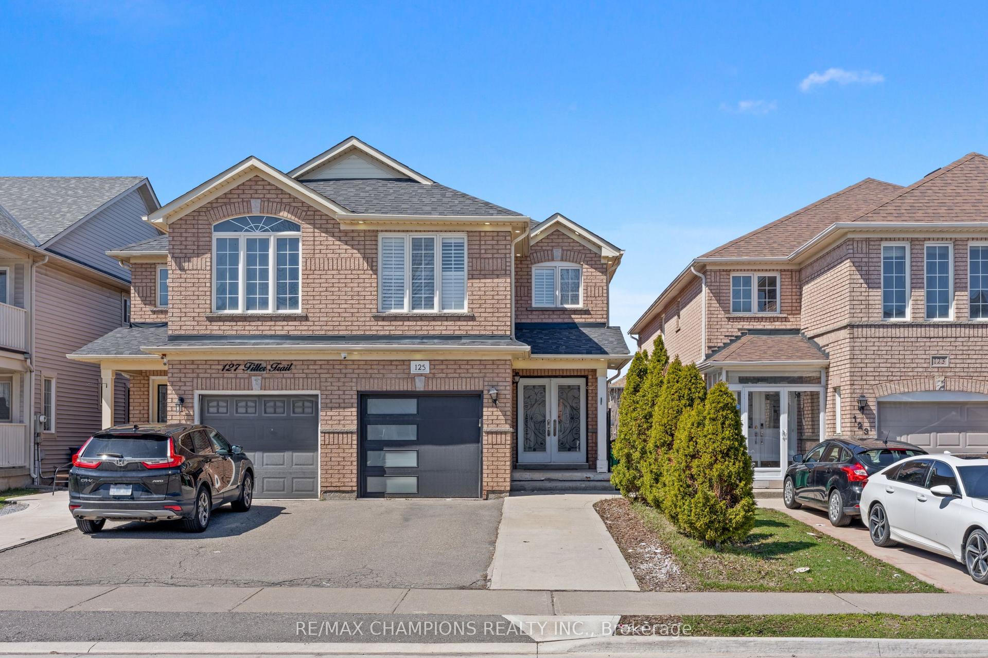 42 Abbotsbury Drive — photo 1