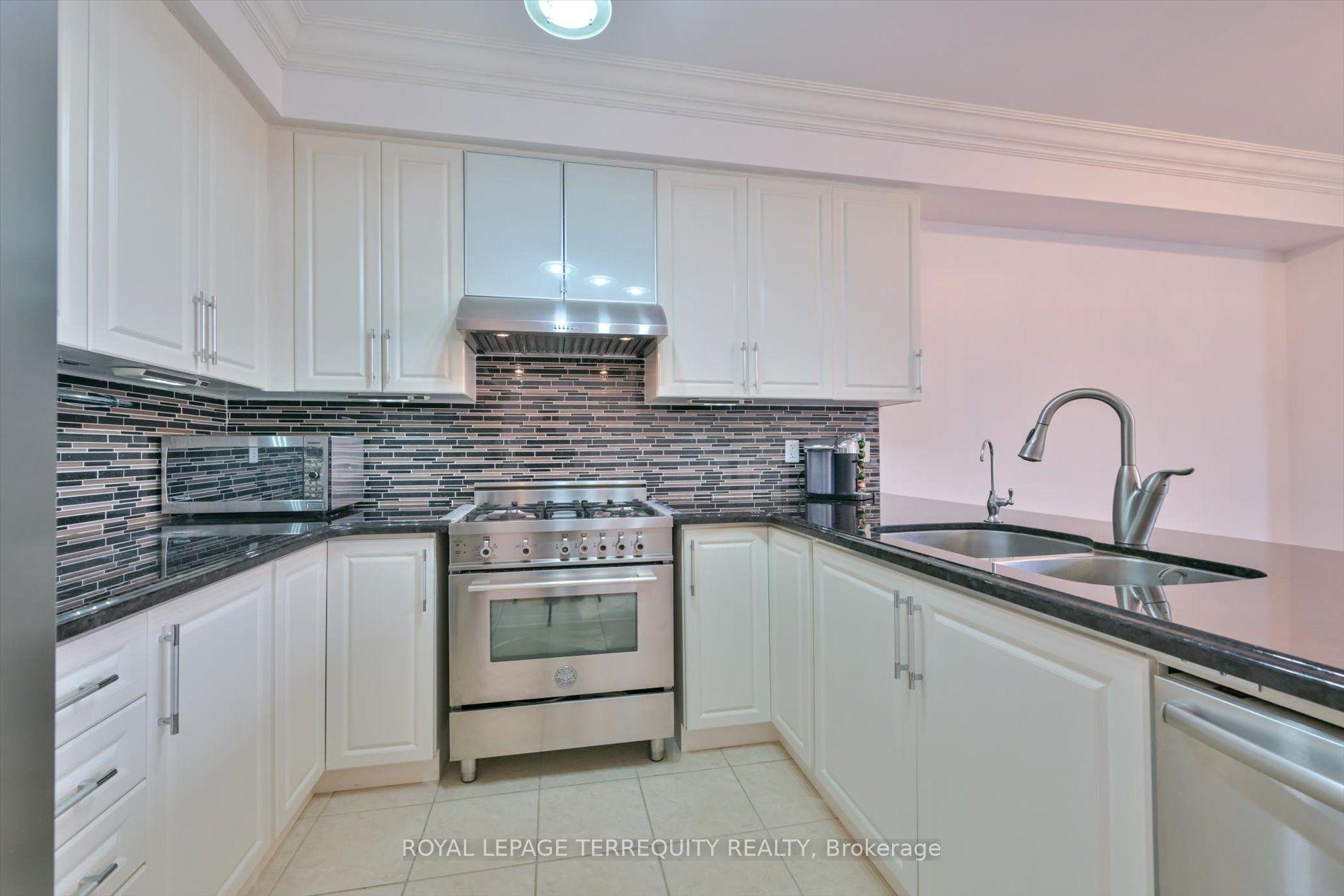 10461 Woodbine Avenue — photo 1