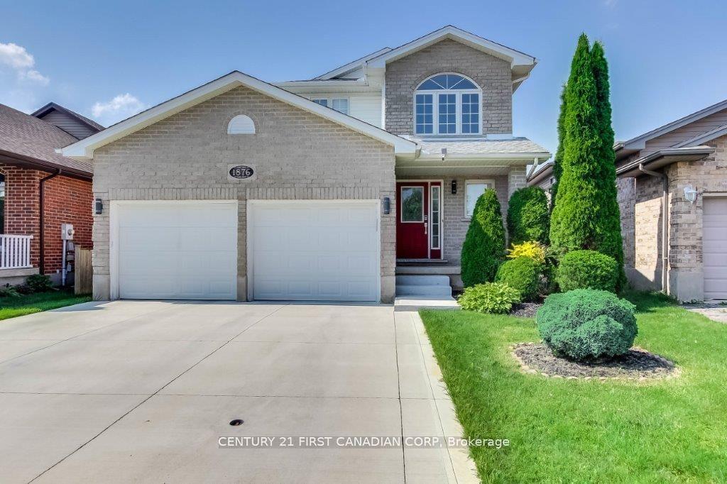 1876 Coronation Drive — photo 1