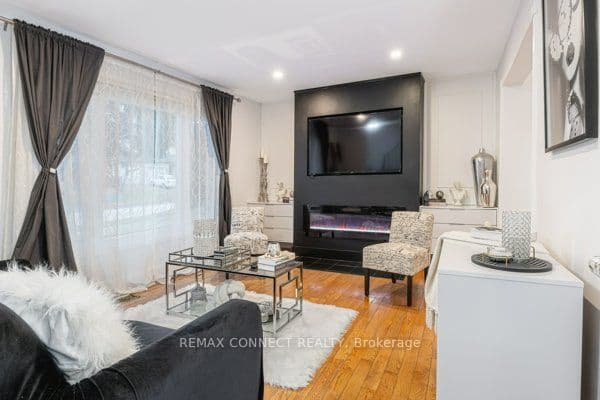 32 Harland Crescent — photo 1