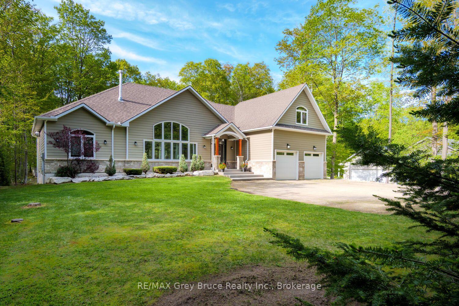 41 Martin Drive — photo 1