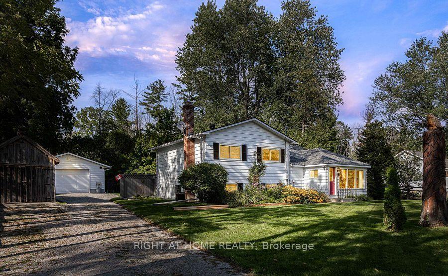 12 Lakeshore Road E — photo 1