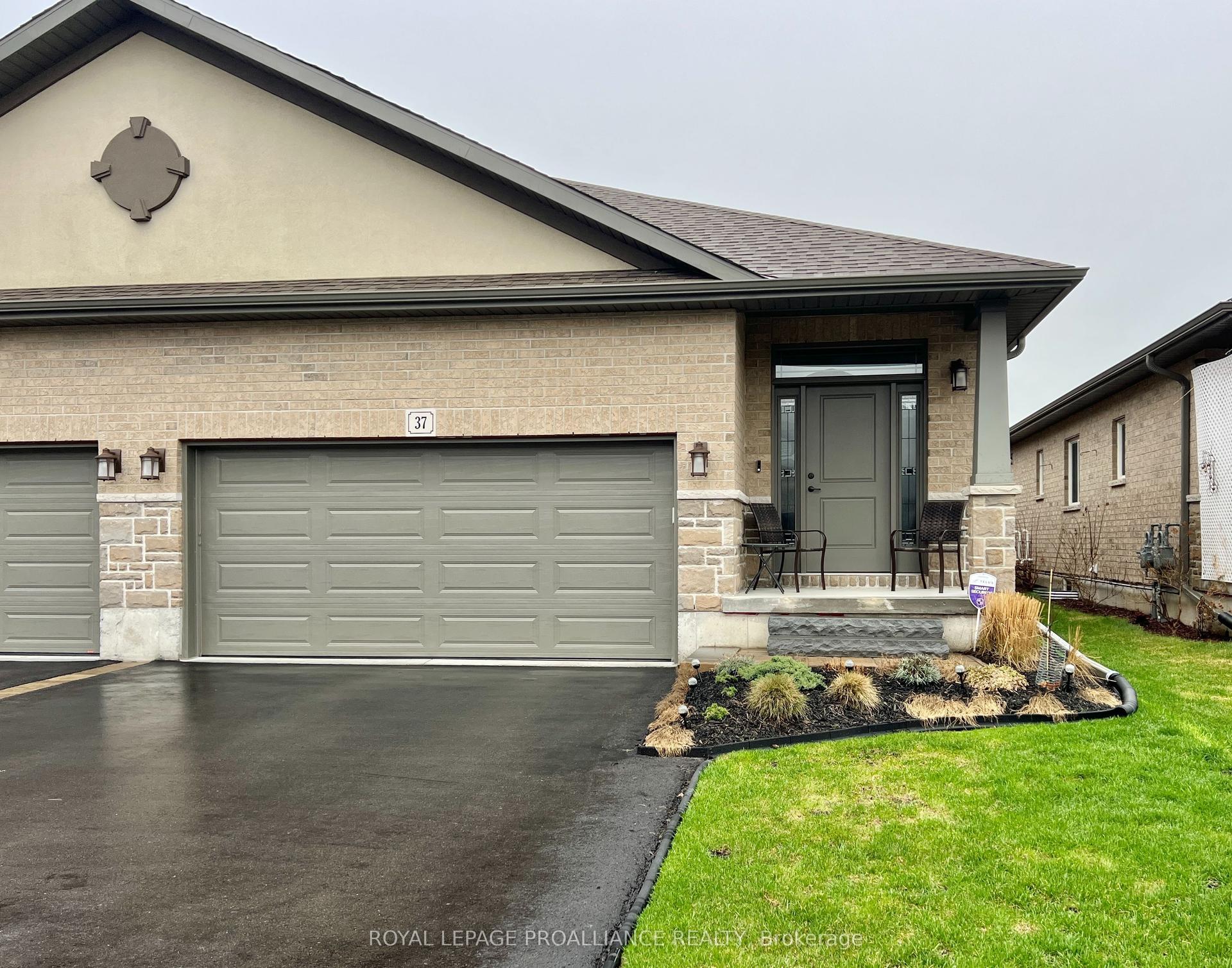 37 Farmington Crescent — photo 1