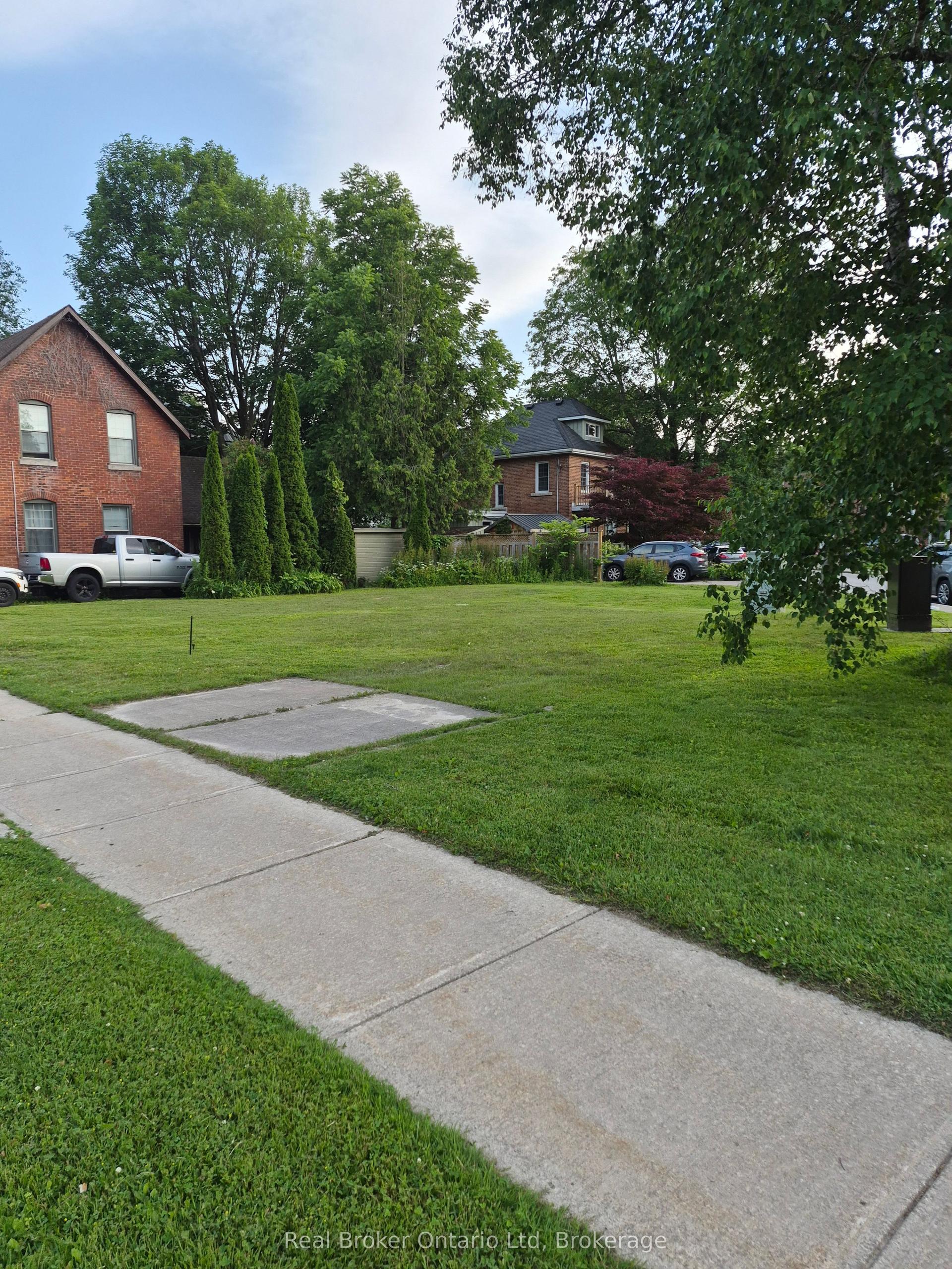 586 & 590 2nd Avenue E — photo 1