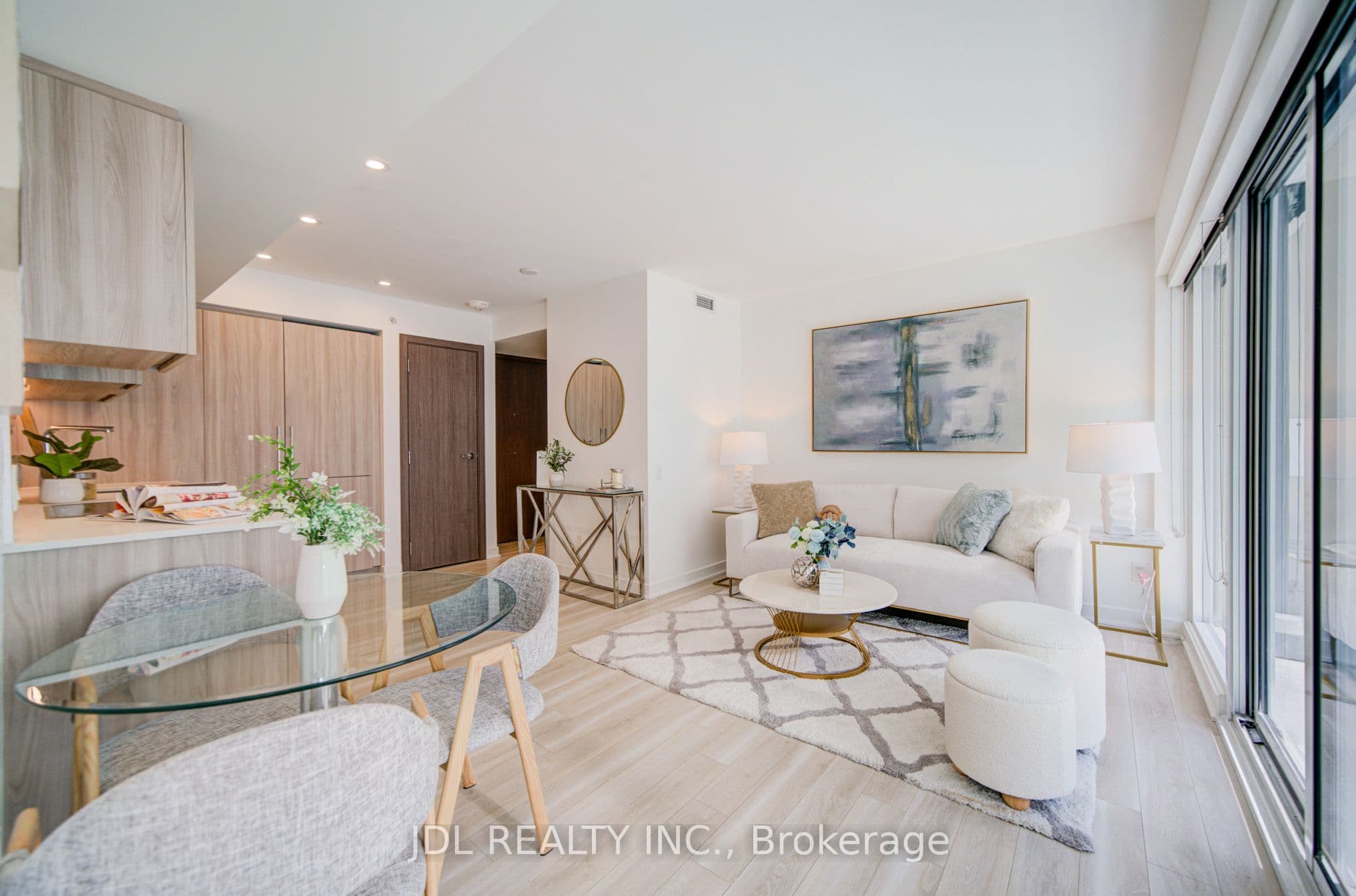 17 Bathurst Street 902 #902 — photo 1