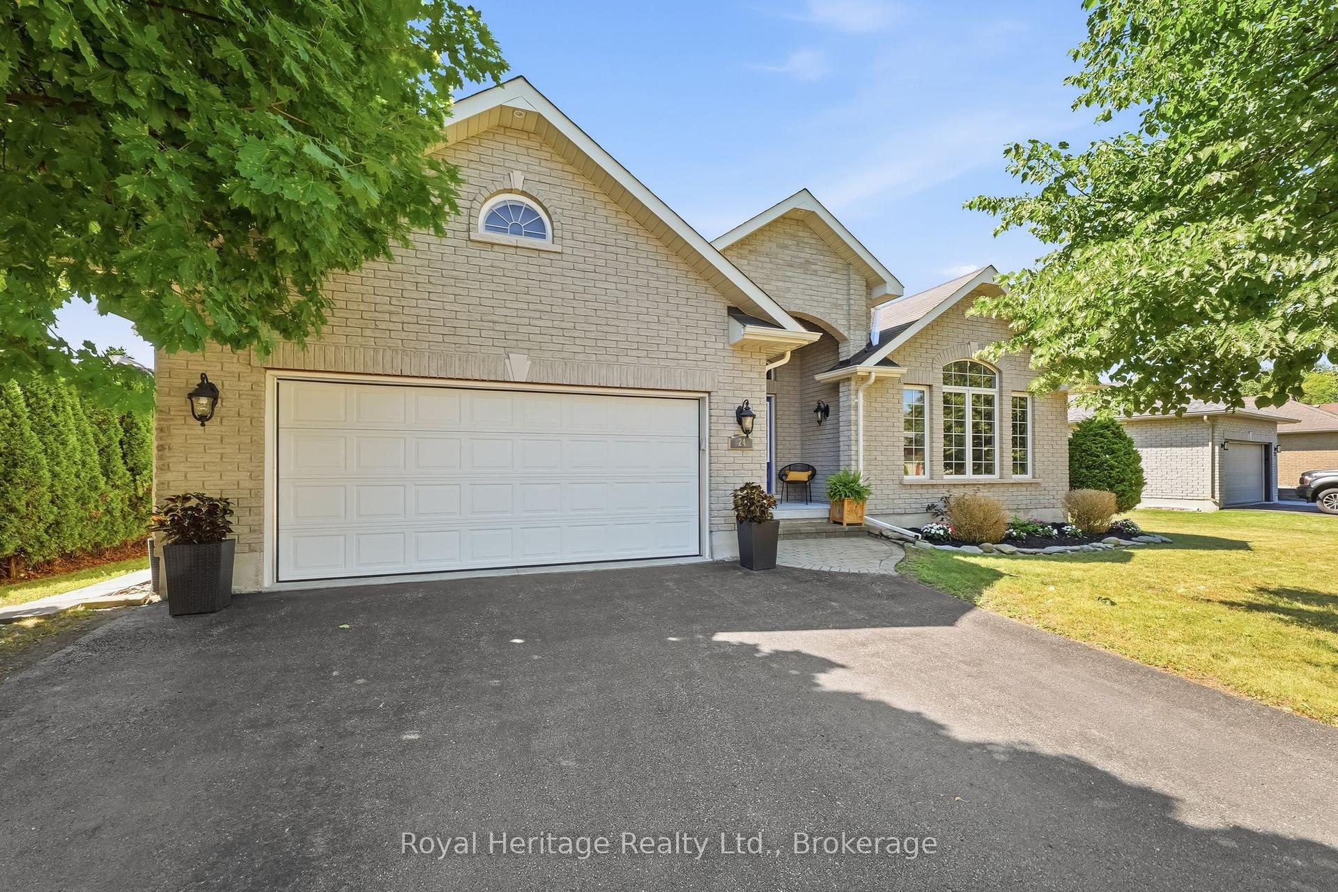 24 Iroquois Avenue, Brighton — Detached for sale, photo 1