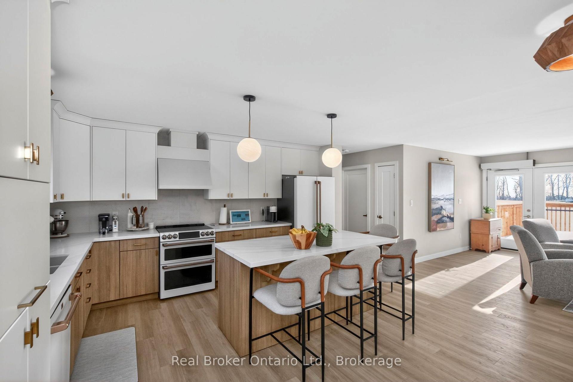 597 Lafontaine Road W — photo 1