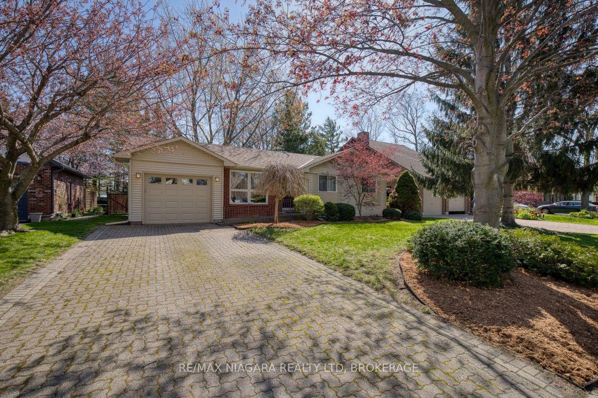 15 Oak Drive — photo 1