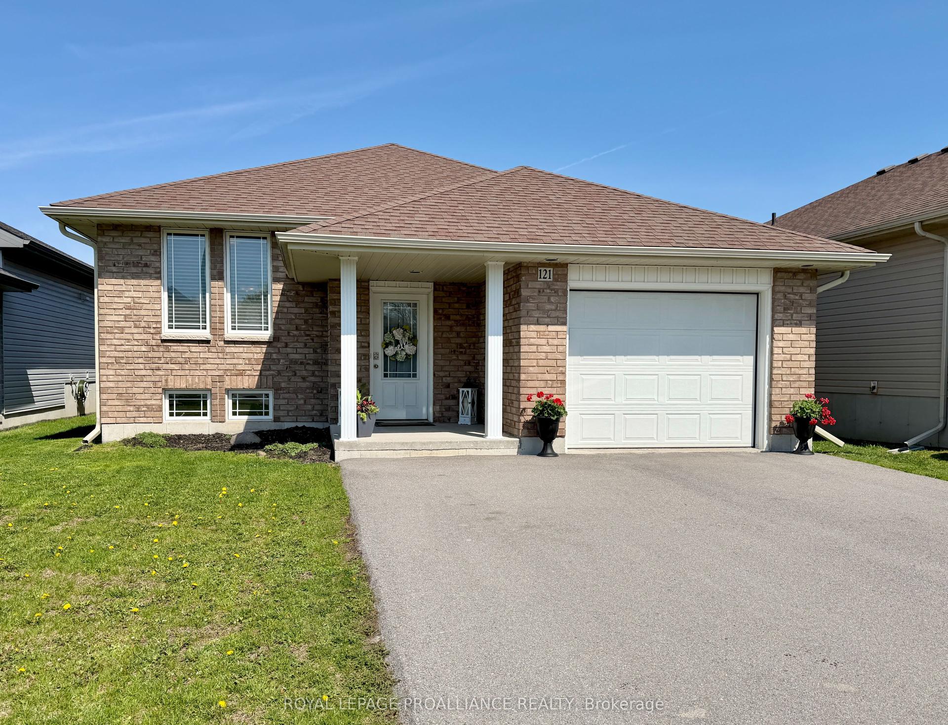 121 Greenhill Lane — photo 1