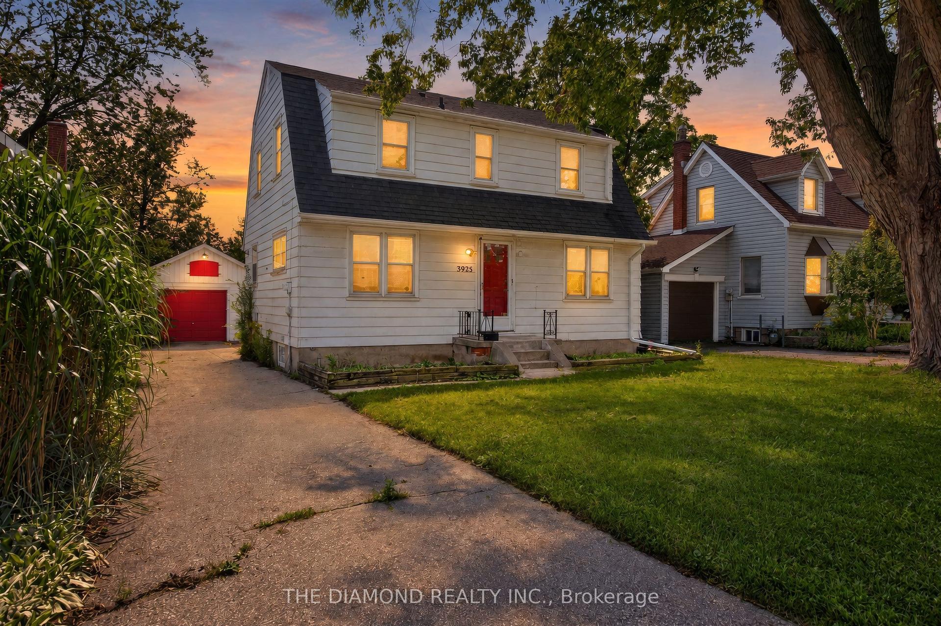3925 Bloor Street W, Toronto — Detached for lease, photo 1