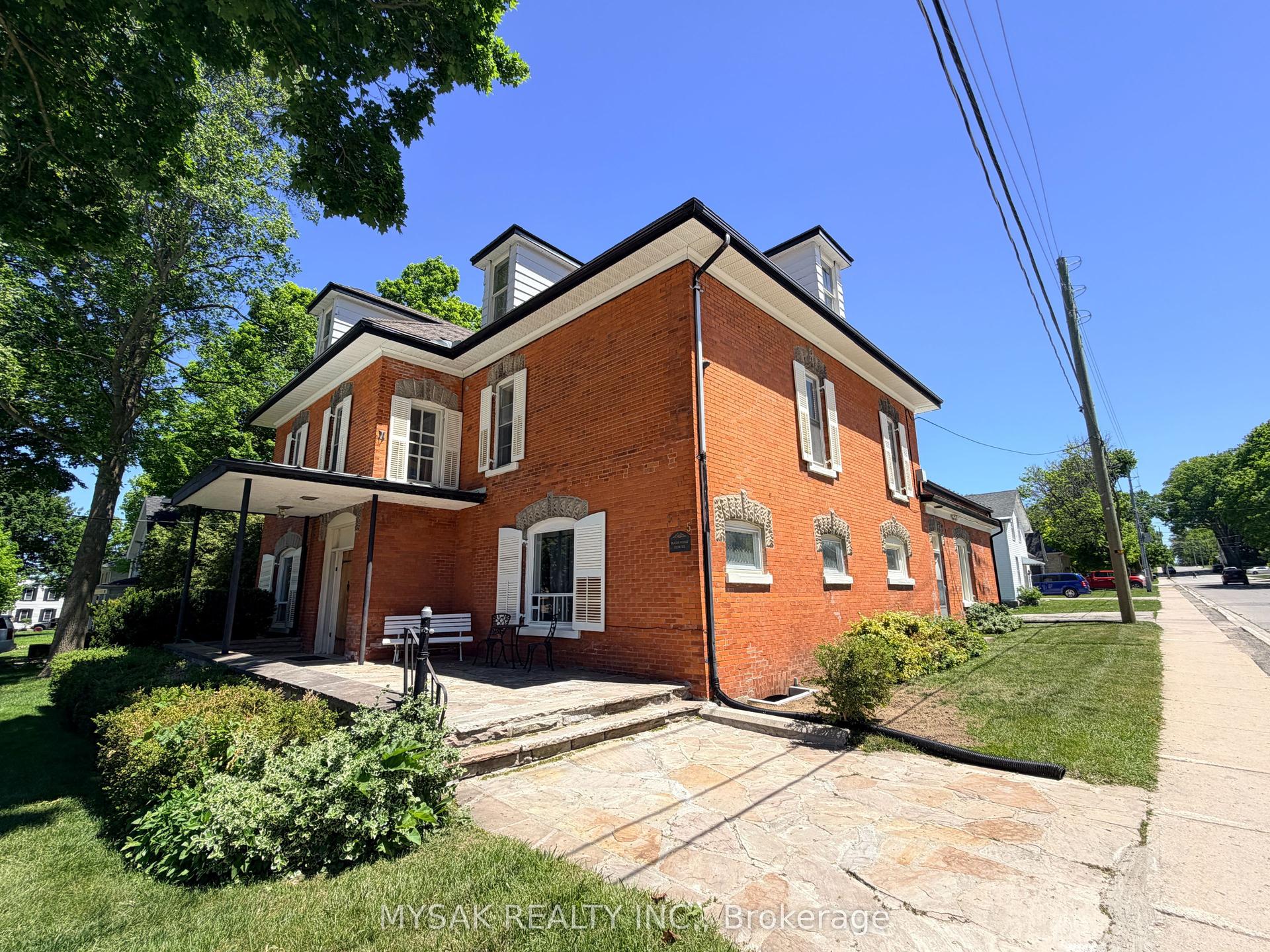 315 Centre Street — photo 1