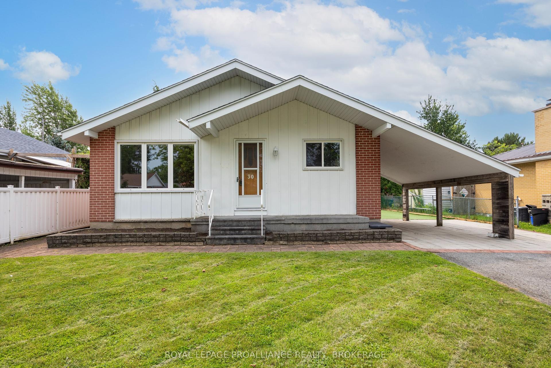 30 Mulcaster Street, Kingston — Detached for sale, photo 1
