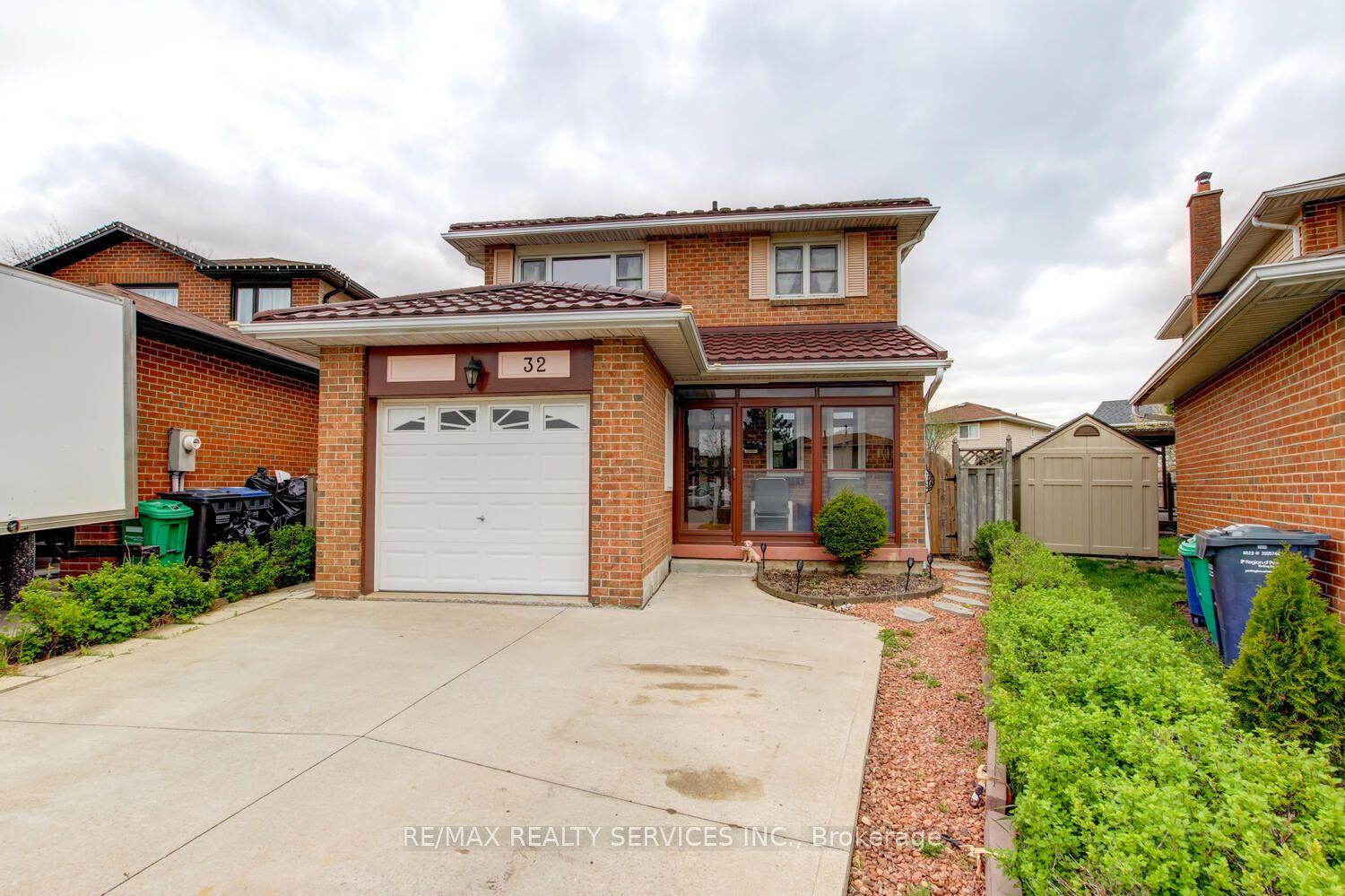32 Helios Place — photo 1