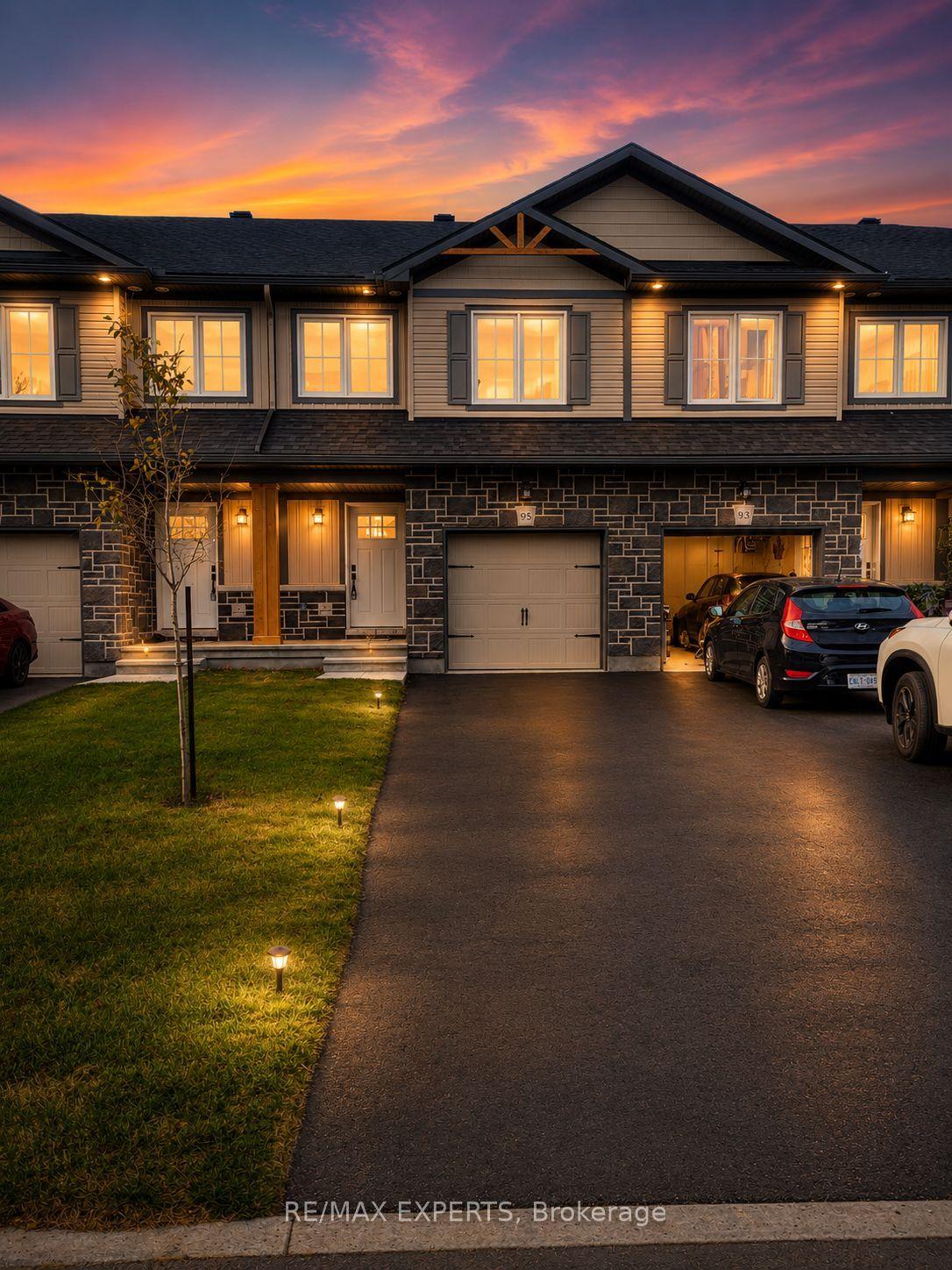 95 WHITCOMB Crescent E, Smiths Falls — Townhouse for sale, photo 1