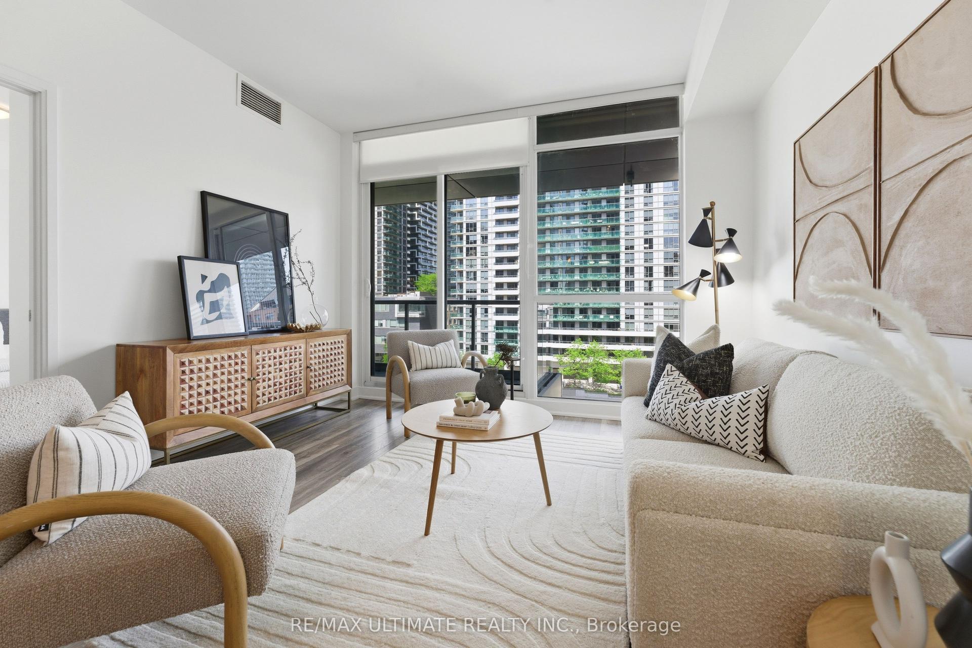 30 Roehampton Avenue 618 #618 — photo 1
