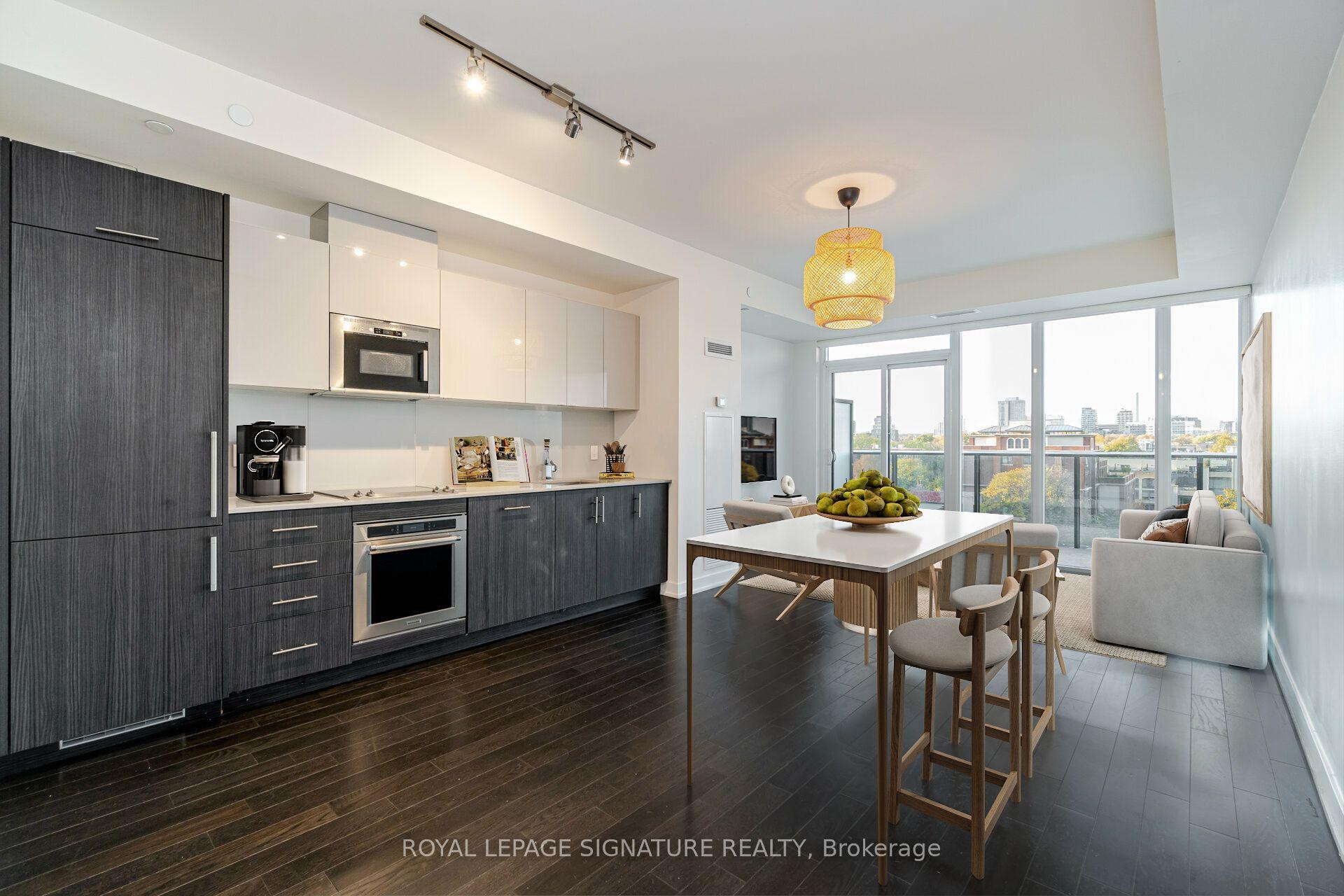330 Richmond Street W 811 #811 — photo 1