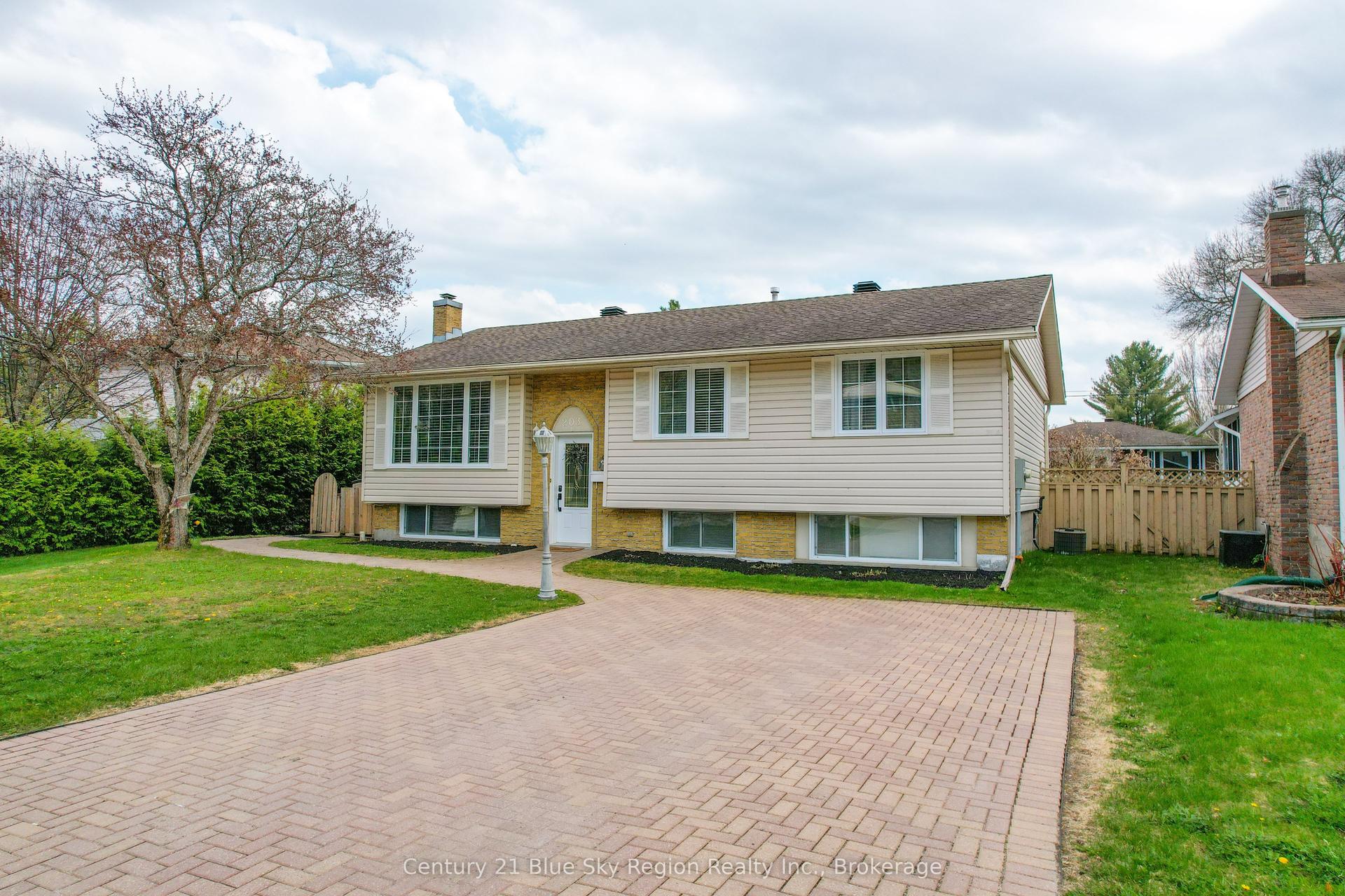 203 Rancier Street — photo 1