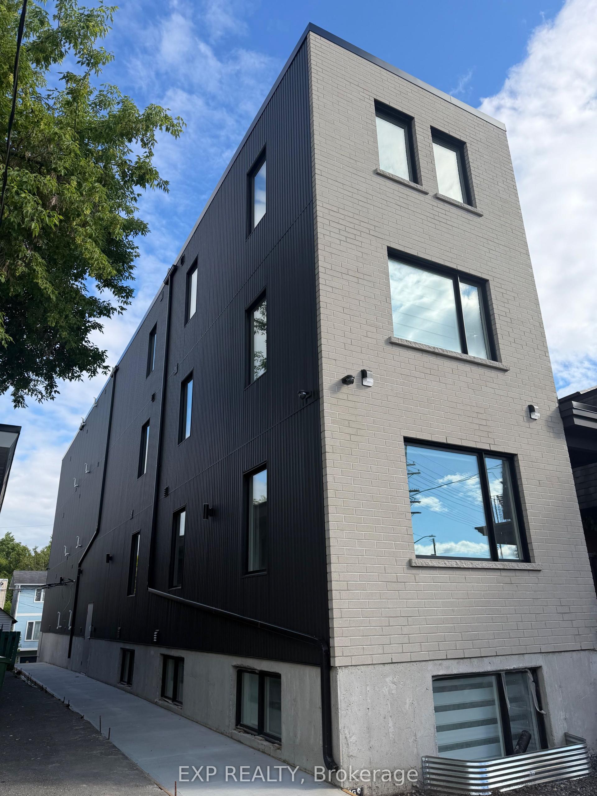 258 Montfort Street — photo 1