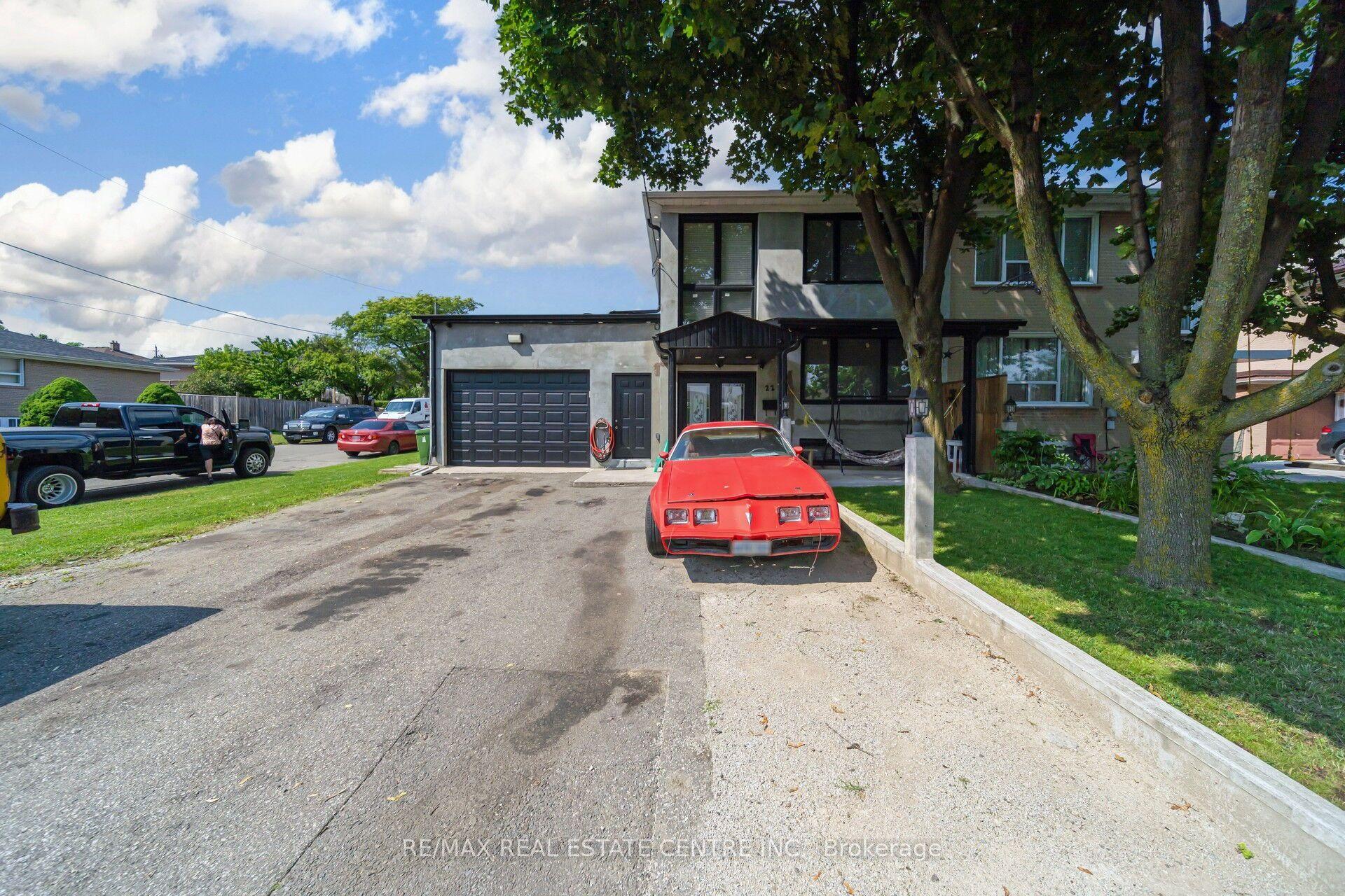 22 Neames Crescent, Toronto — Semi-Detached for sale, photo 1