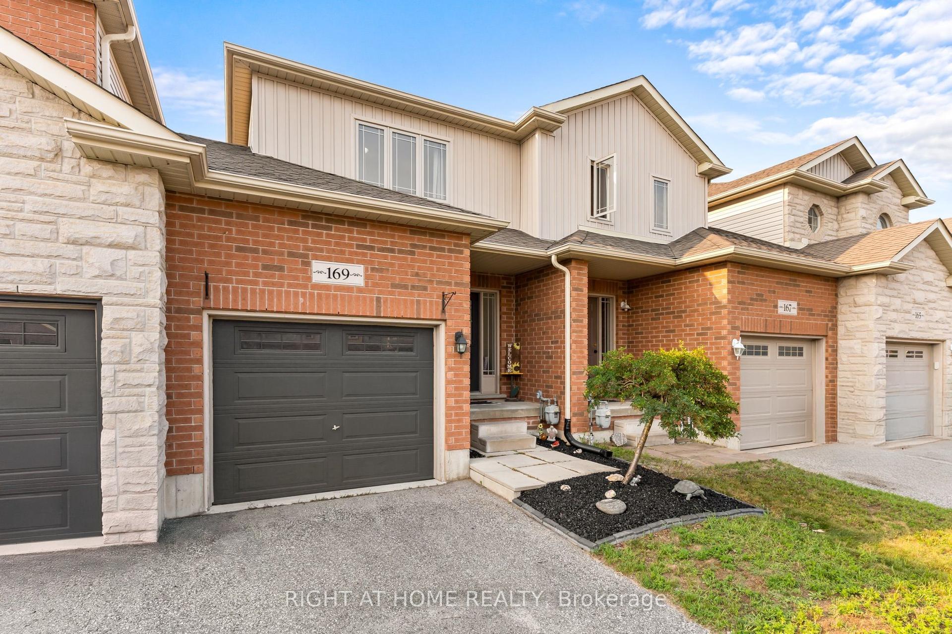 169 Banting Crescent, Essa — Townhouse for sale, photo 1