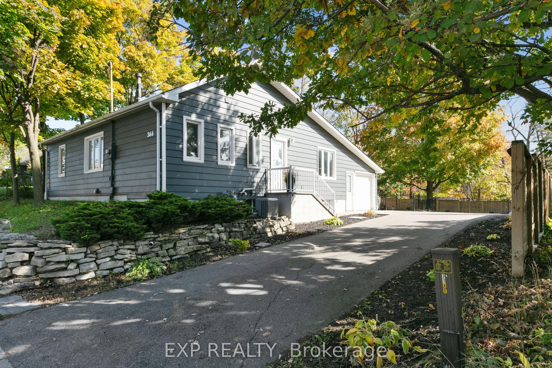 366 Dundas Street E — photo 1