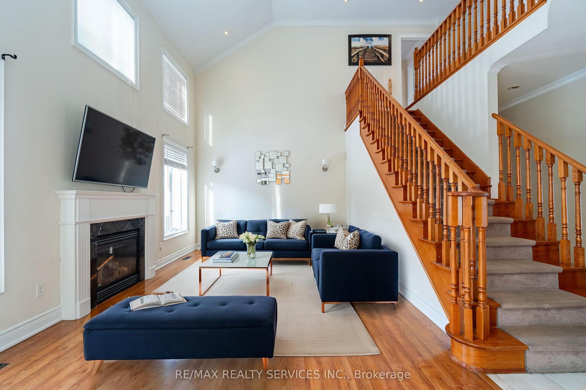 52 Mount Royal Circle — photo 1