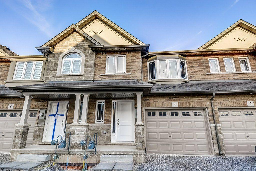 4 Glade Lane, Hamilton — Townhouse for lease, photo 1