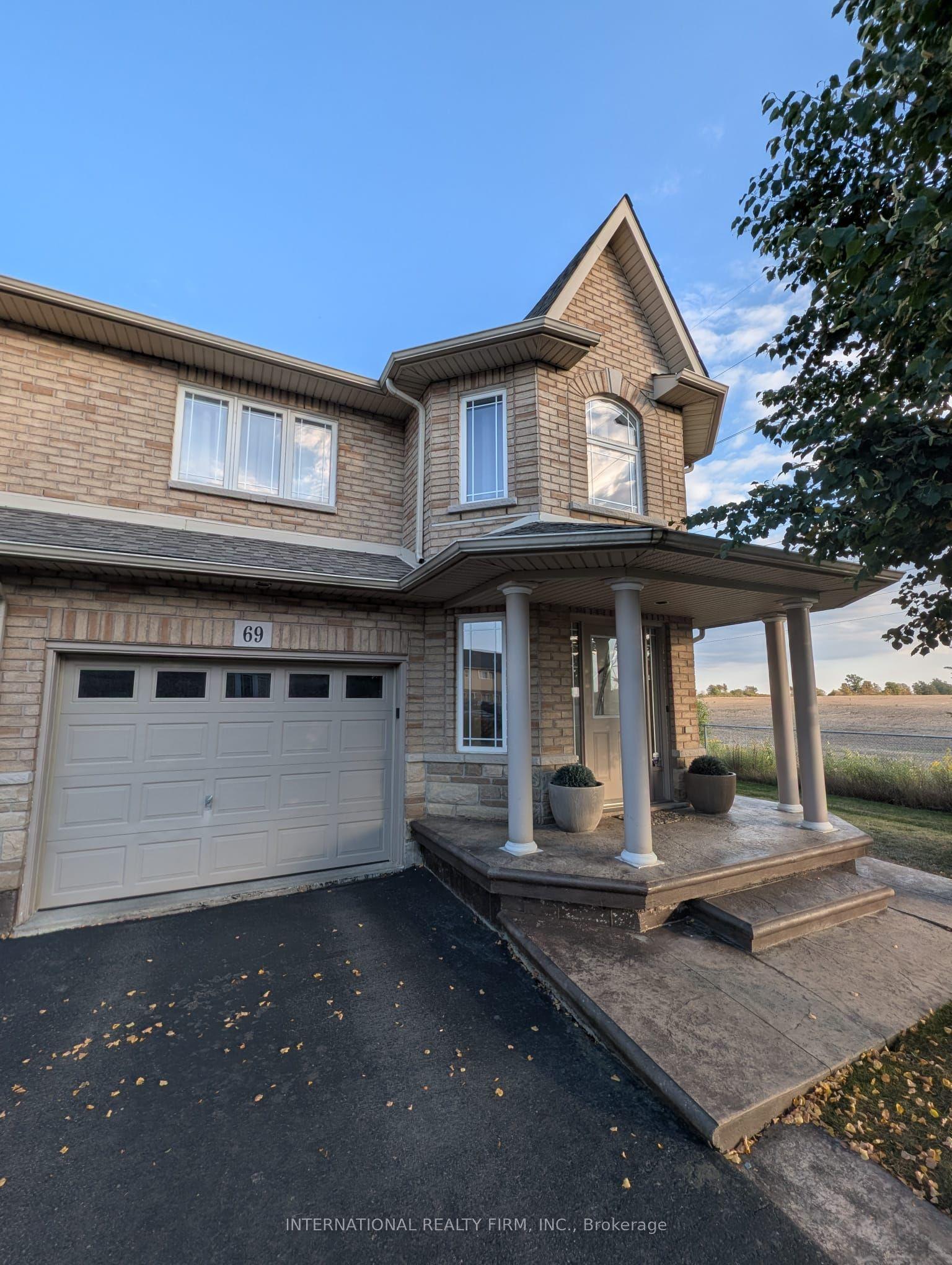 69 Periwinkle Drive, Hamilton — Townhouse for lease, photo 1