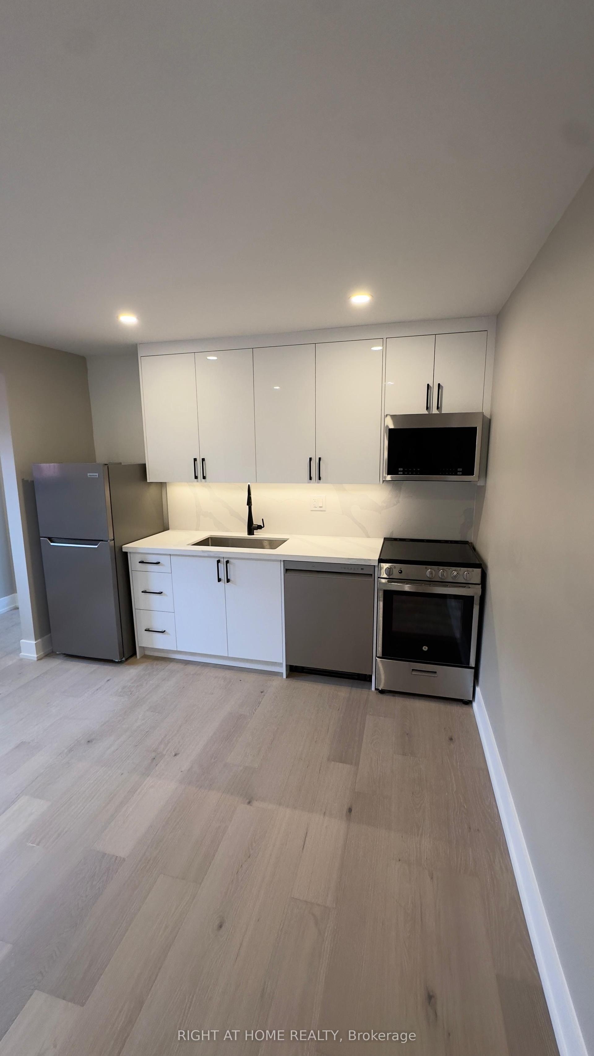 500 Salem Avenue N 202 #202, Toronto — Multiplex for lease, photo 1