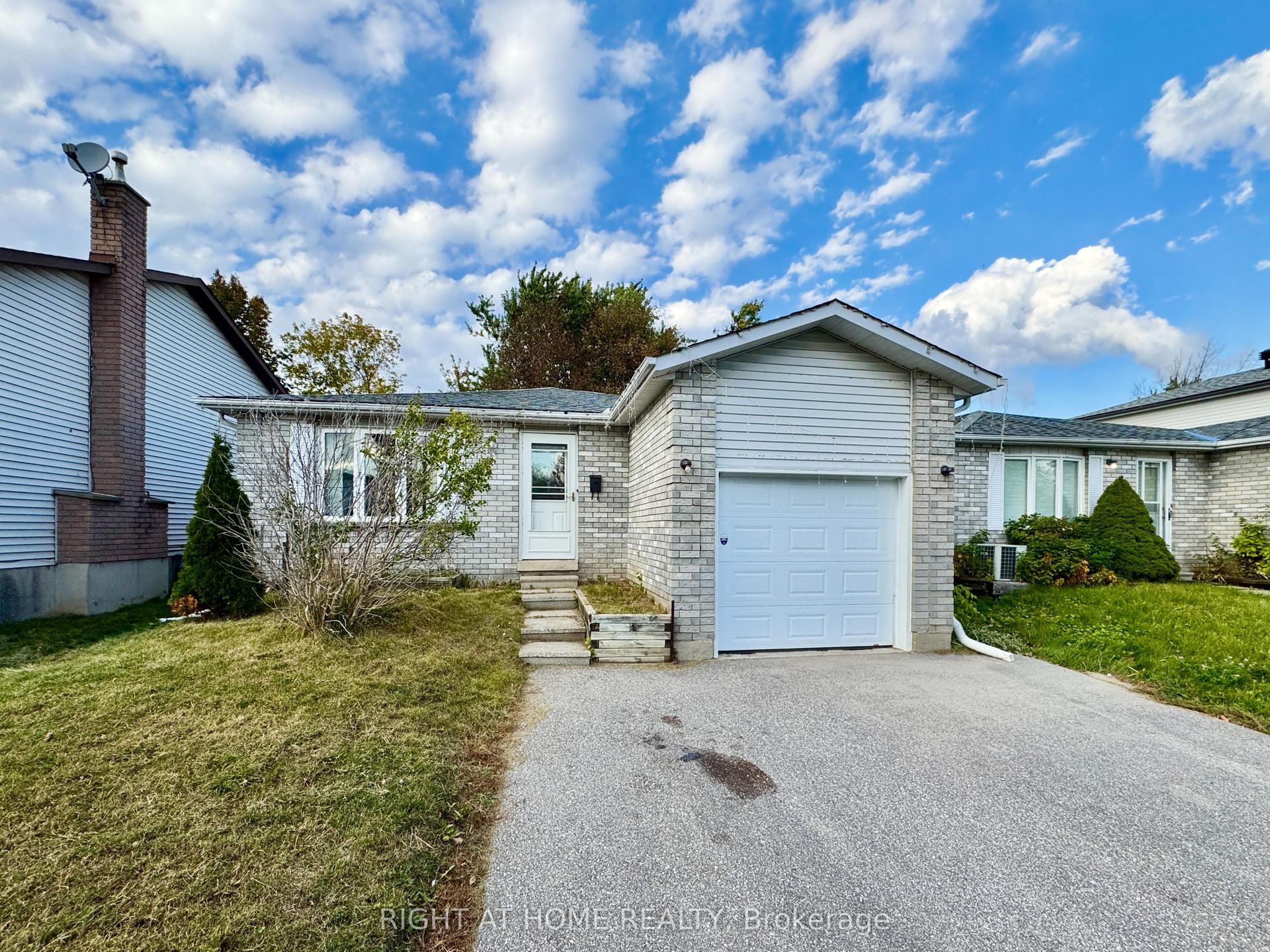6 Hickling Trail, Barrie — Detached for lease, photo 1