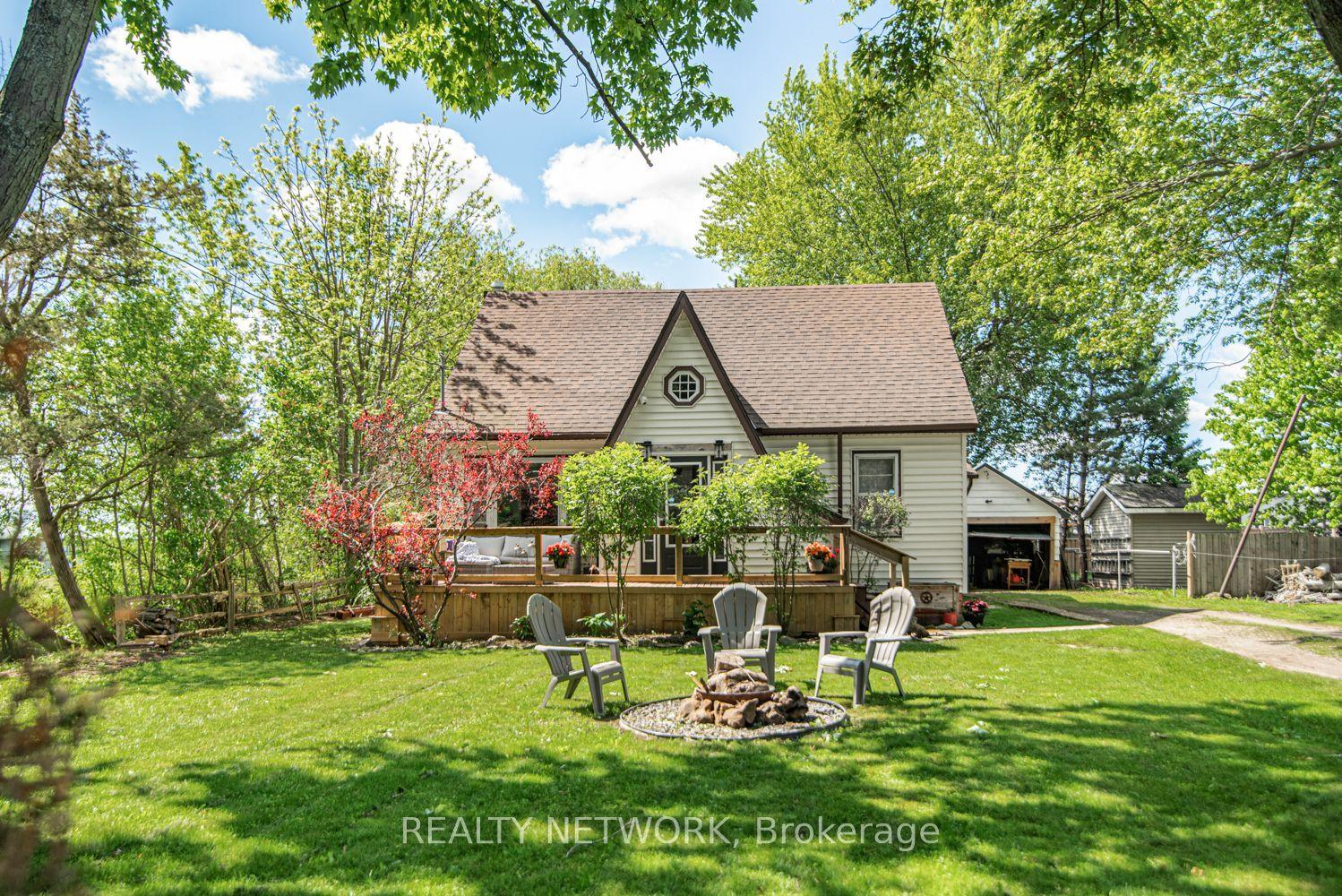32 Grant Avenue — photo 1