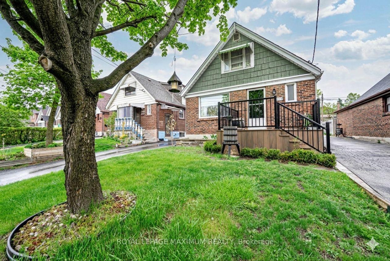2113 Keele Street, Toronto — Detached for sale, photo 1