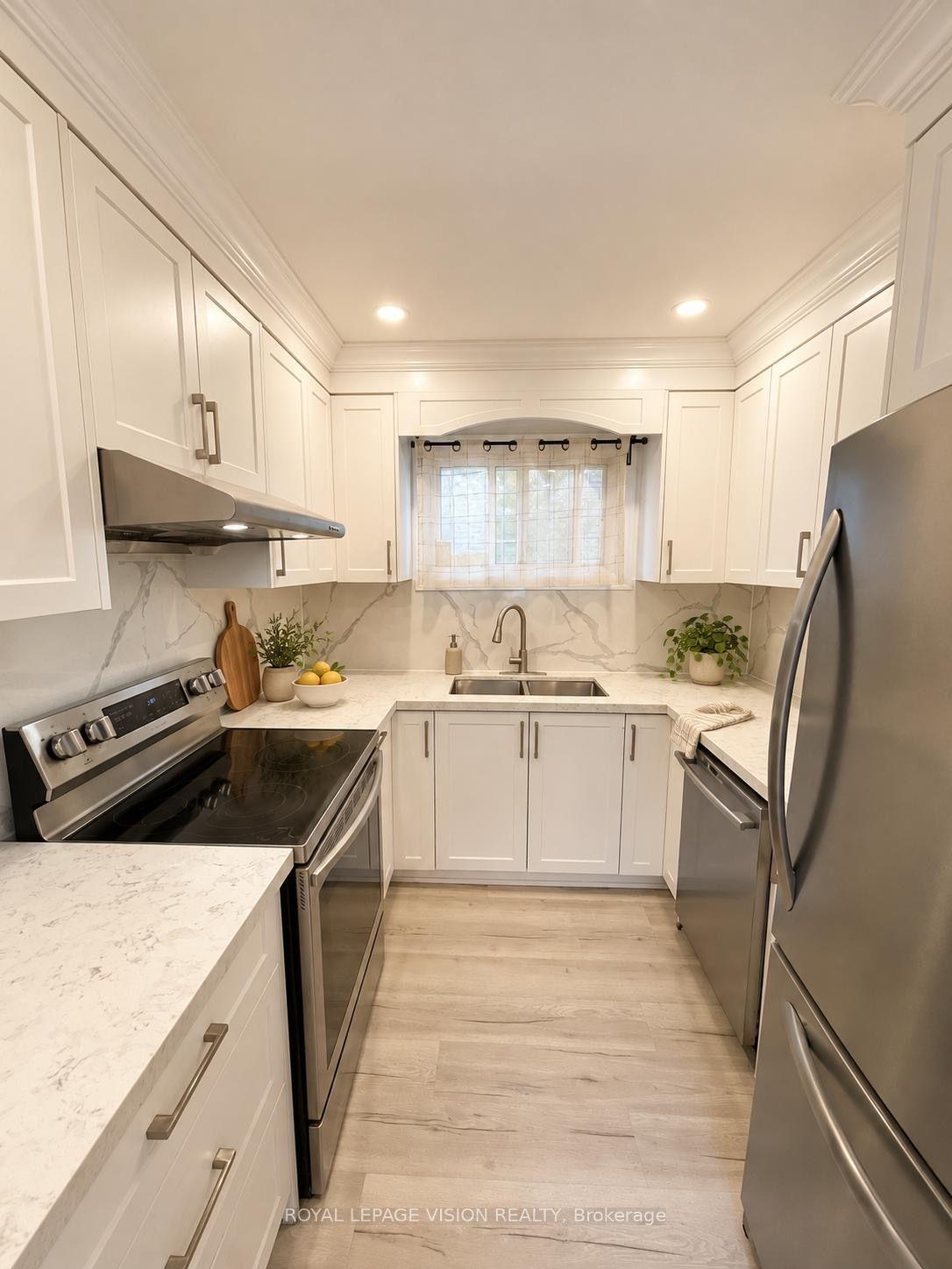 47 Nassau Street, Oshawa — Detached for lease, photo 1