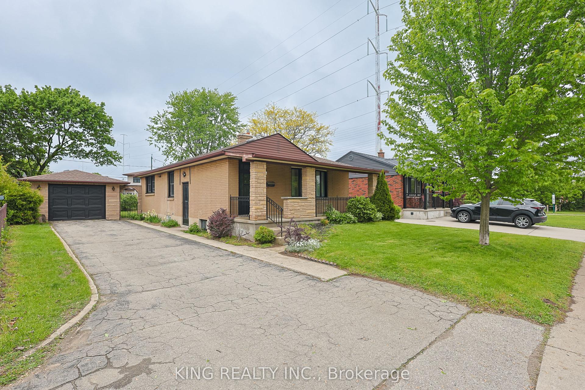 54 Tweedsmuir Avenue, London East — Detached for sale, photo 1