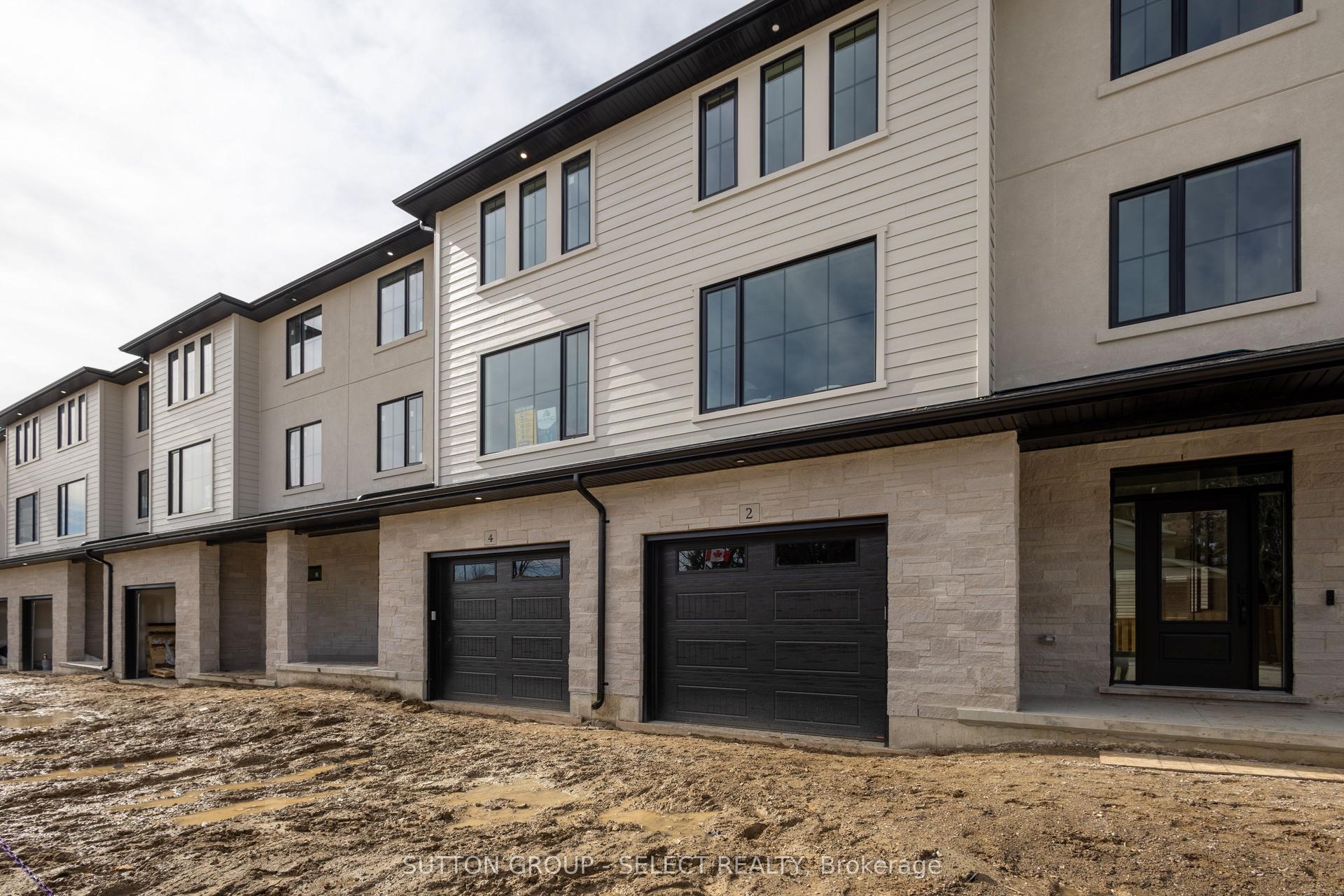 233 Upper Queen Street 4 #4 — photo 1