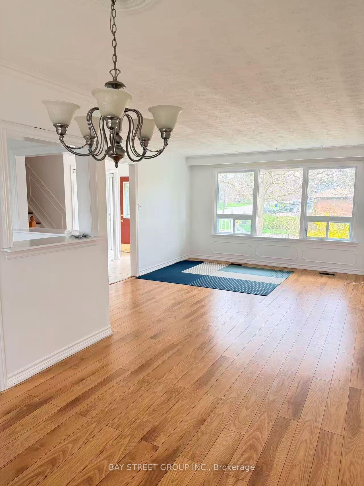 395 Loretta Crescent # Upper Unit ## Upper Unit — photo 1
