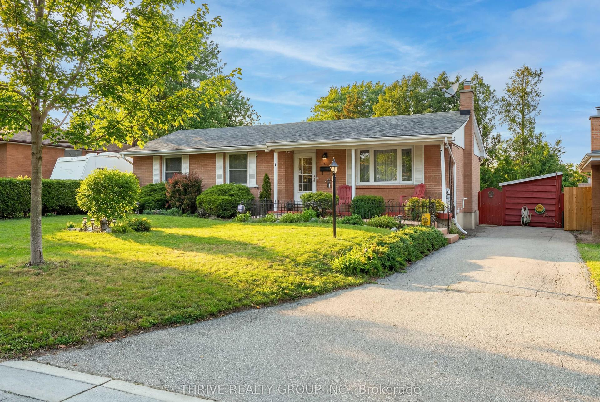 6 Southwood Crescent — photo 1