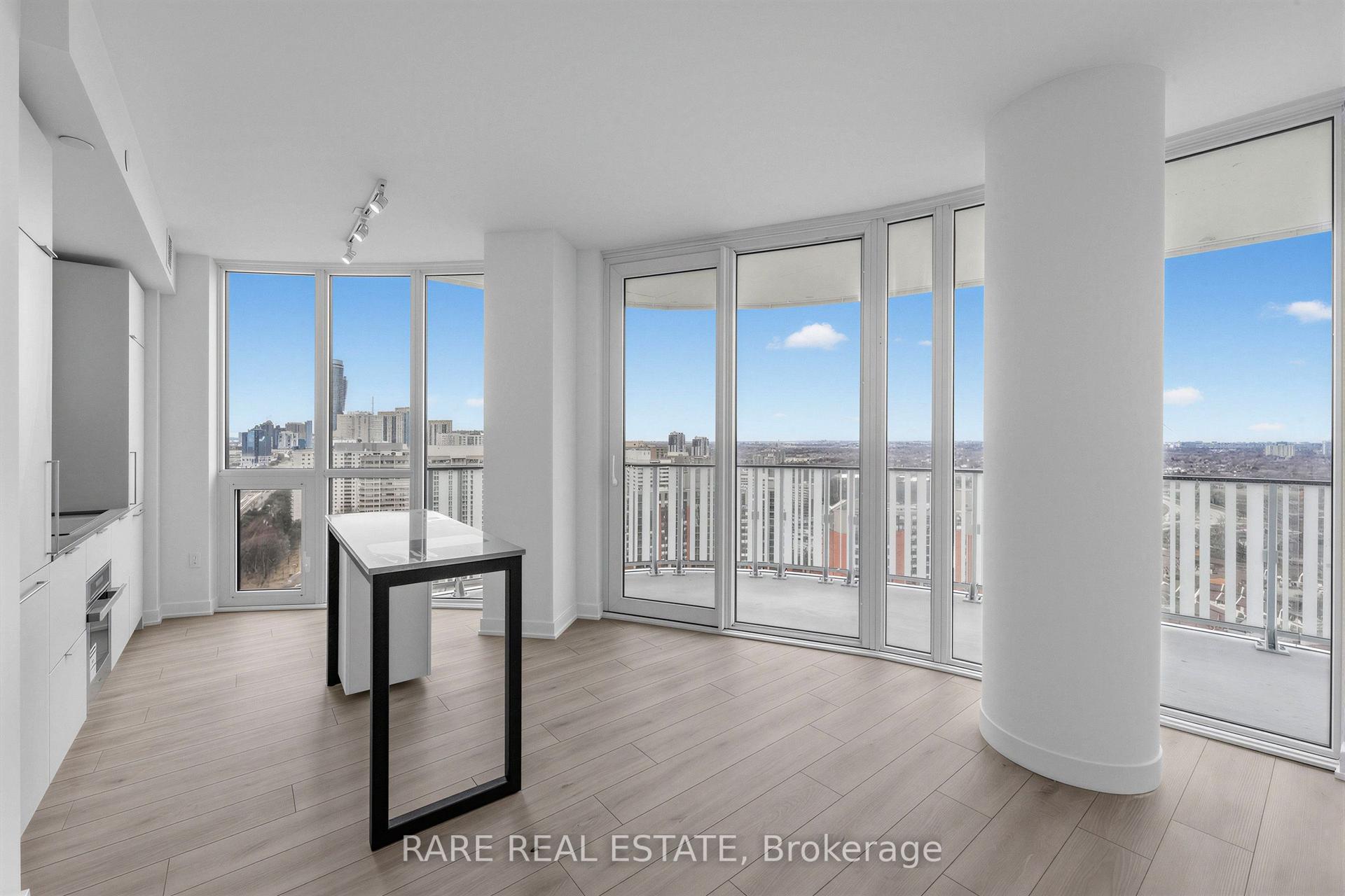 1 Fairview Road E 2004 #2004 — photo 1