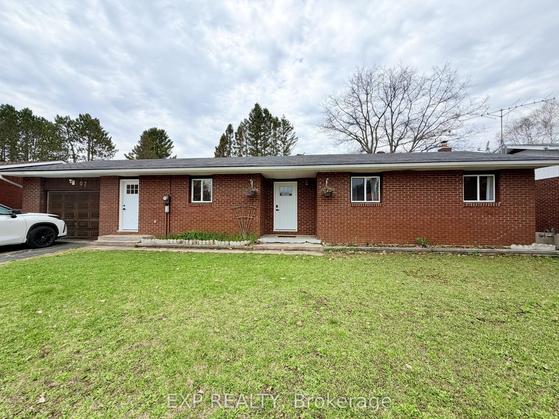 7 Fitz Avenue — photo 1