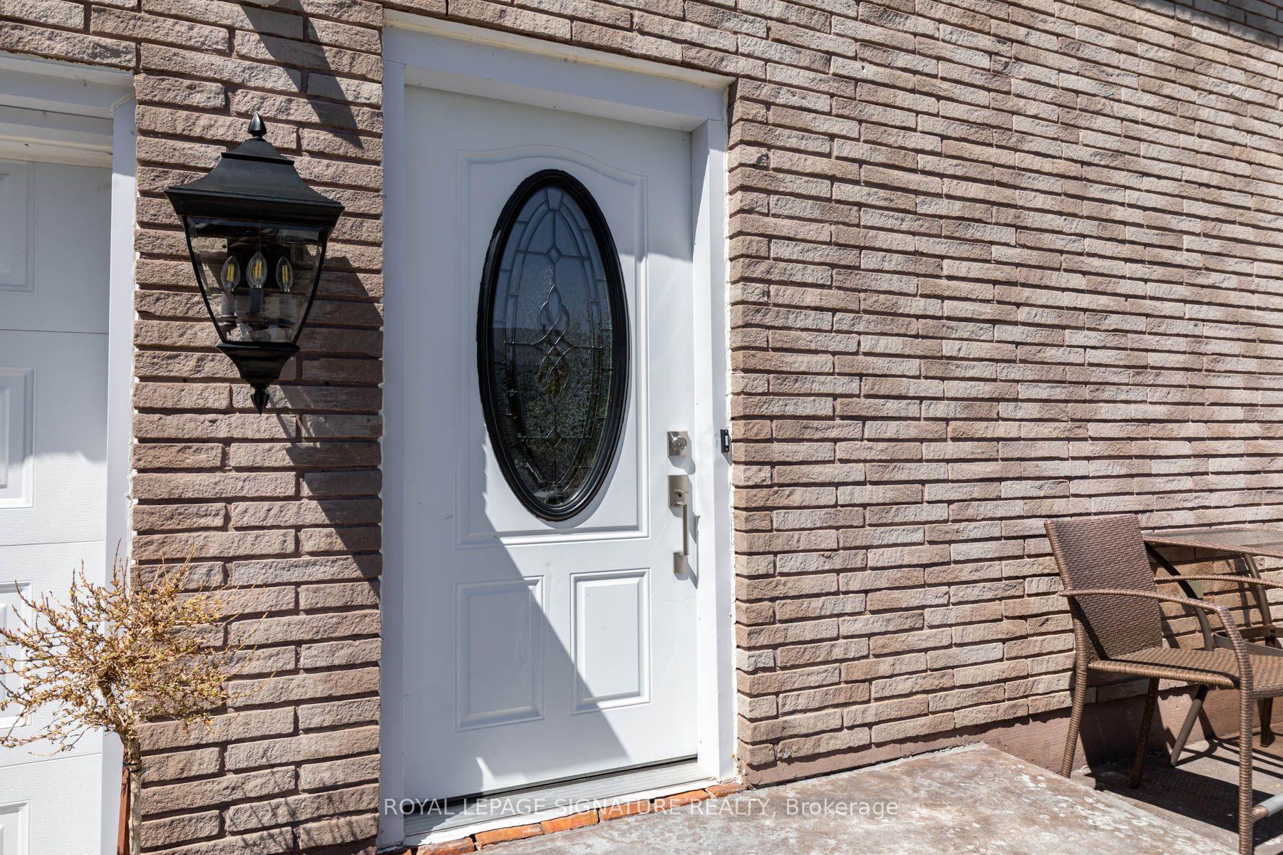 34 Kingswood Drive E — photo 1