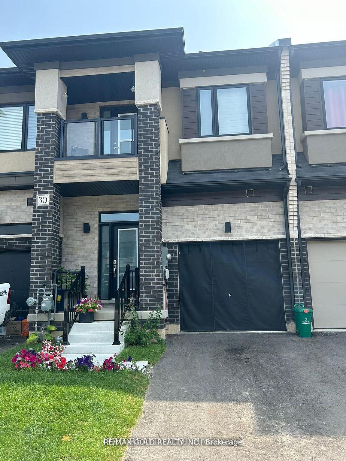 30 Bowery Road, Brantford — Townhouse for sale, photo 1