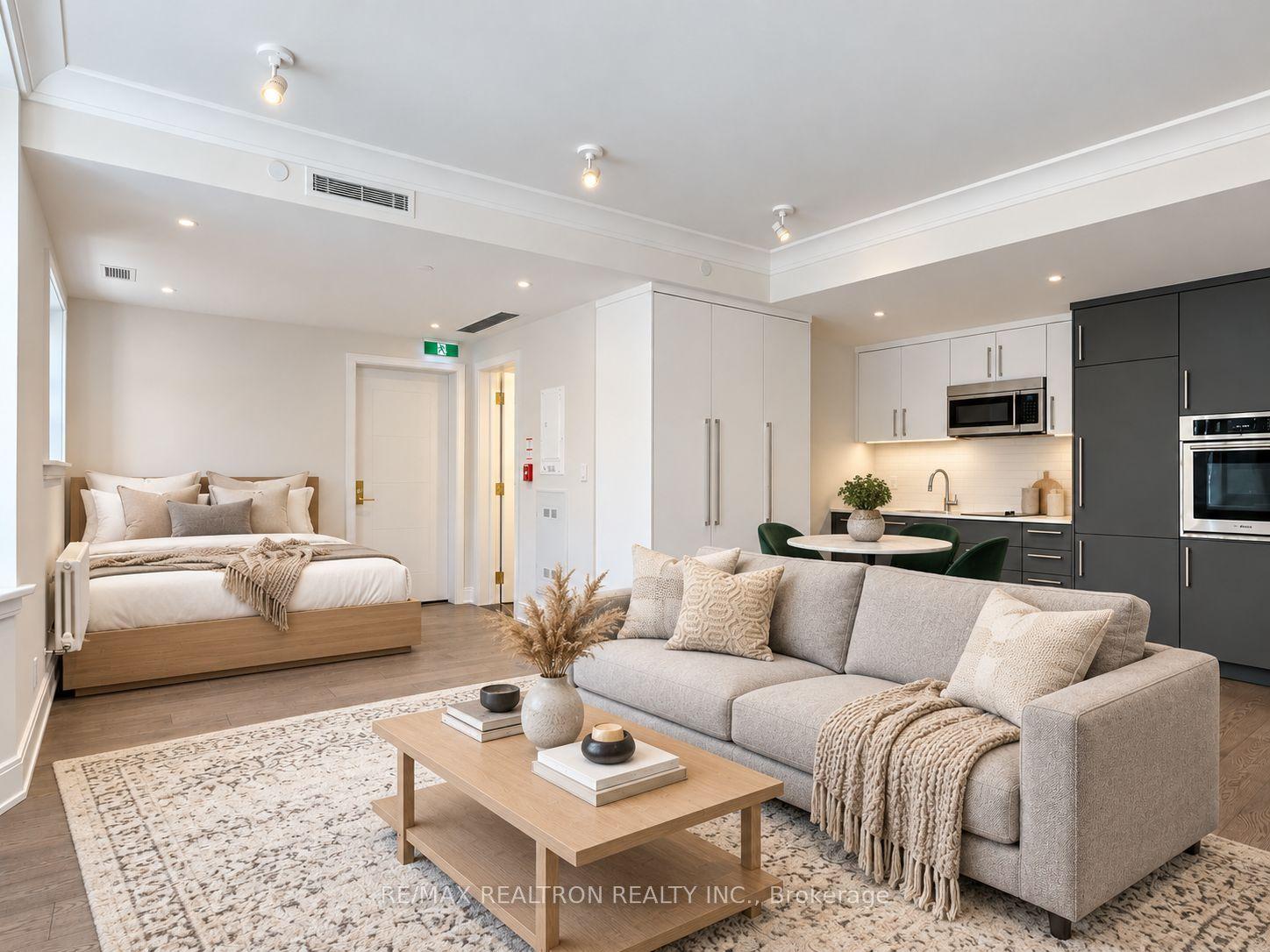 2 Clarendon Avenue 204 #204, Toronto — Condo for lease, photo 1